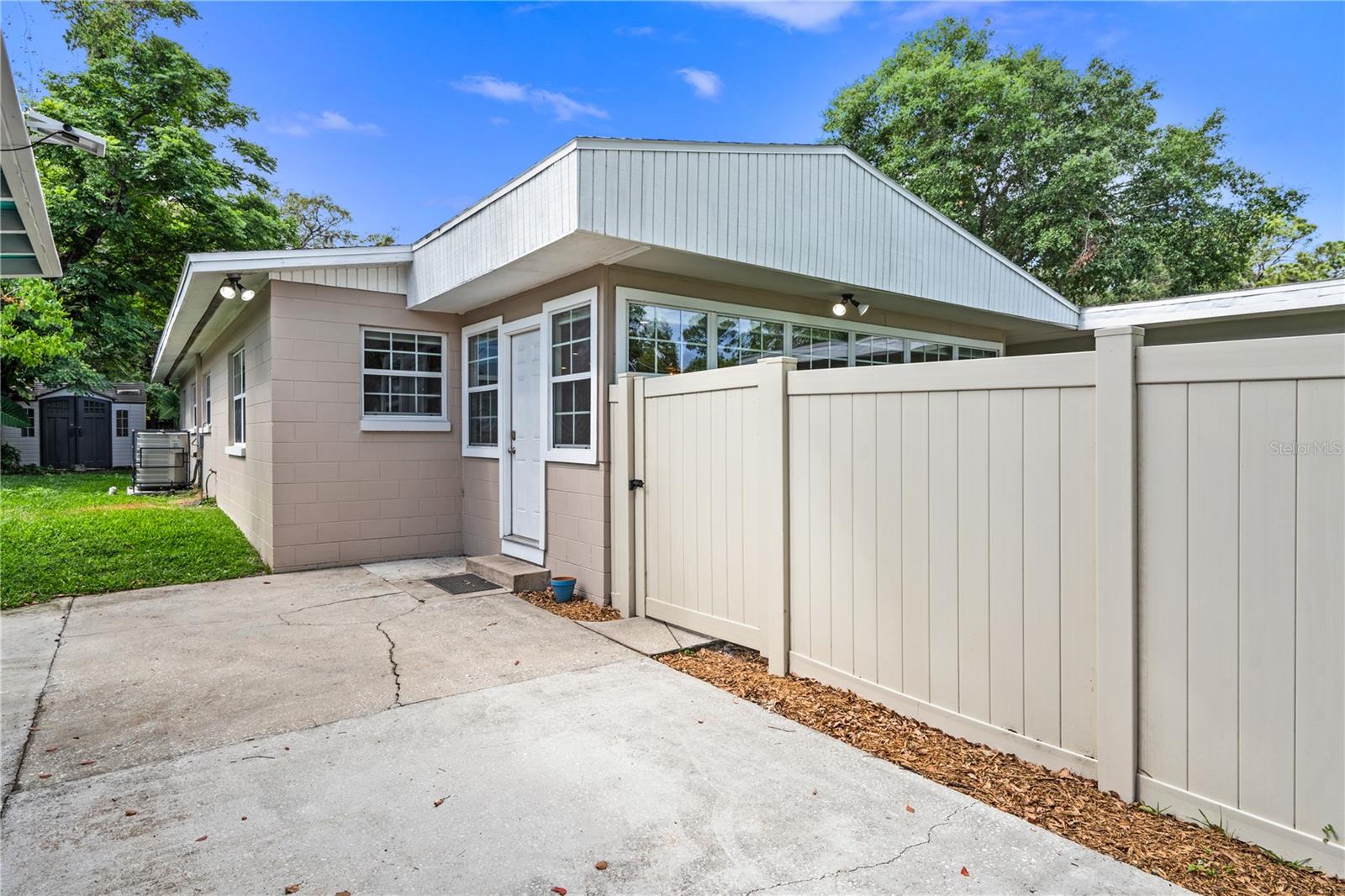 PRAIRIE LAKE MANORS - Residential