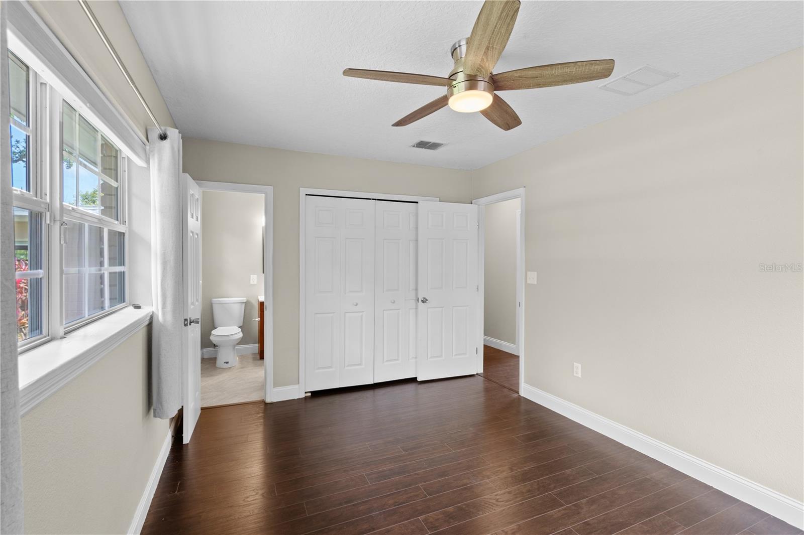 PRAIRIE LAKE MANORS - Residential