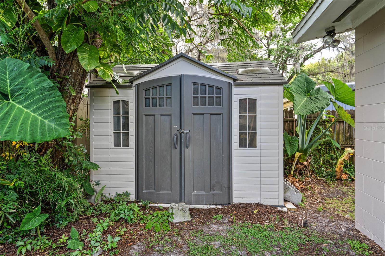 PRAIRIE LAKE MANORS - Residential