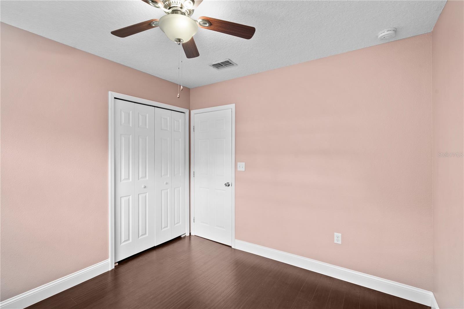 PRAIRIE LAKE MANORS - Residential