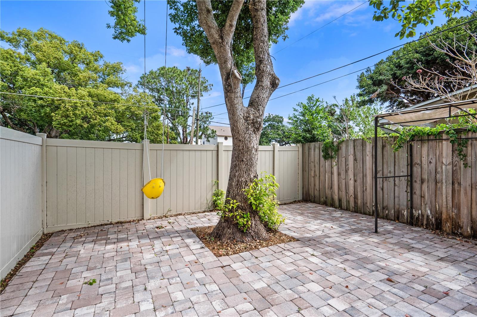 PRAIRIE LAKE MANORS - Residential