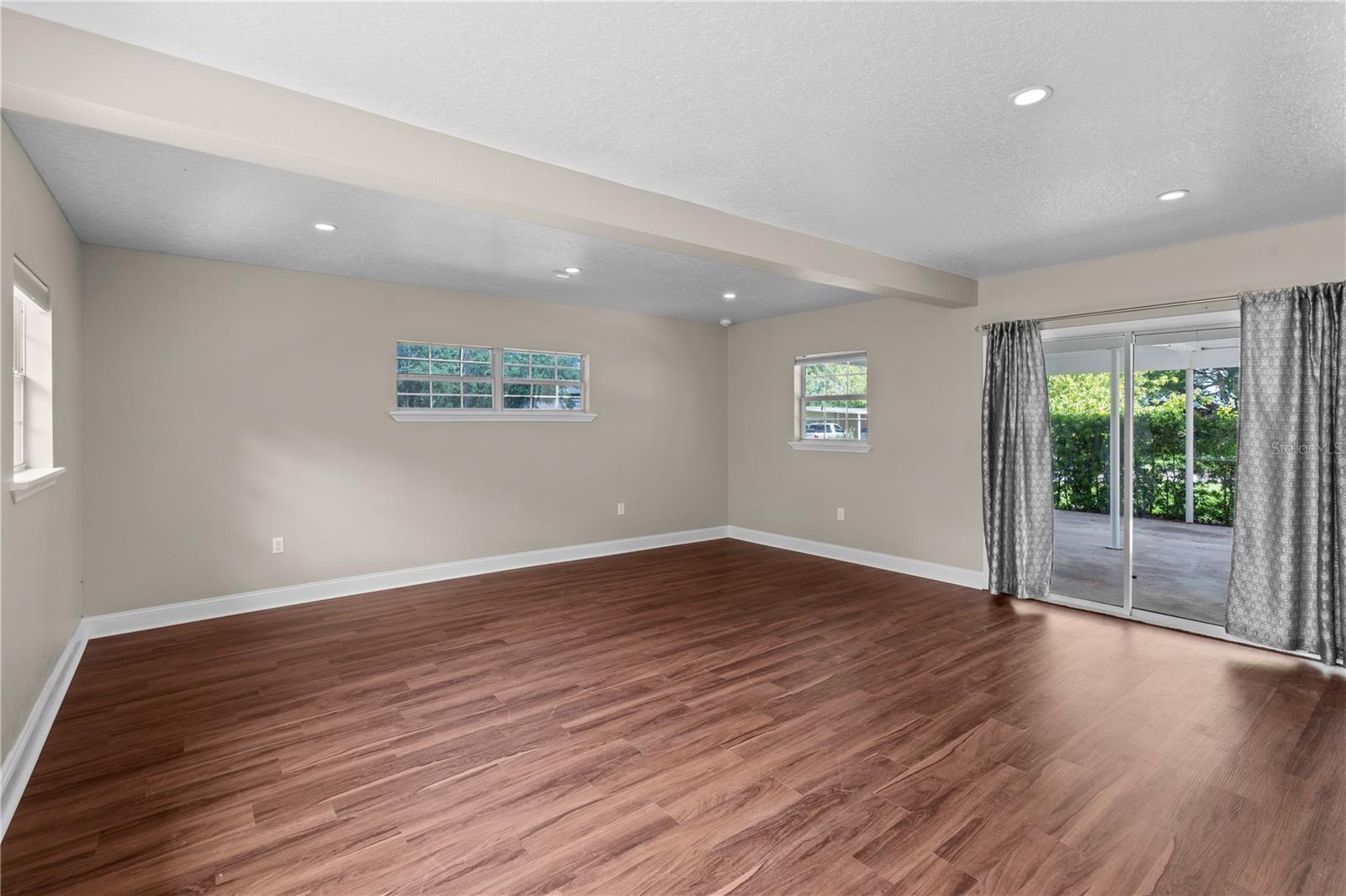 PRAIRIE LAKE MANORS - Residential