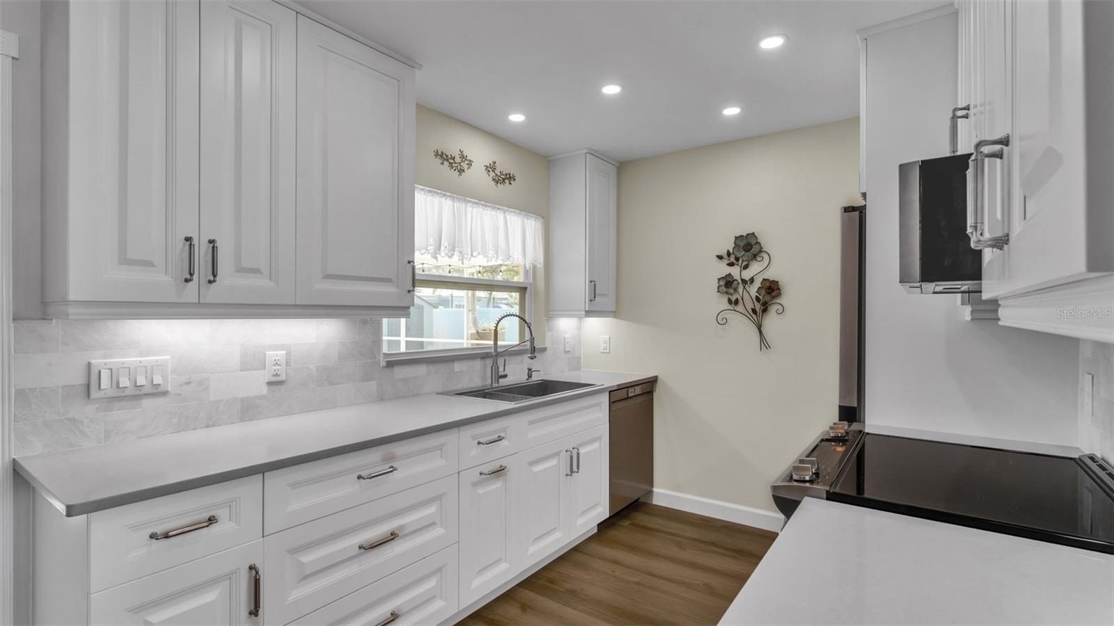 DOUGLAS MANOR ESTATES 2ND ADD - Residential