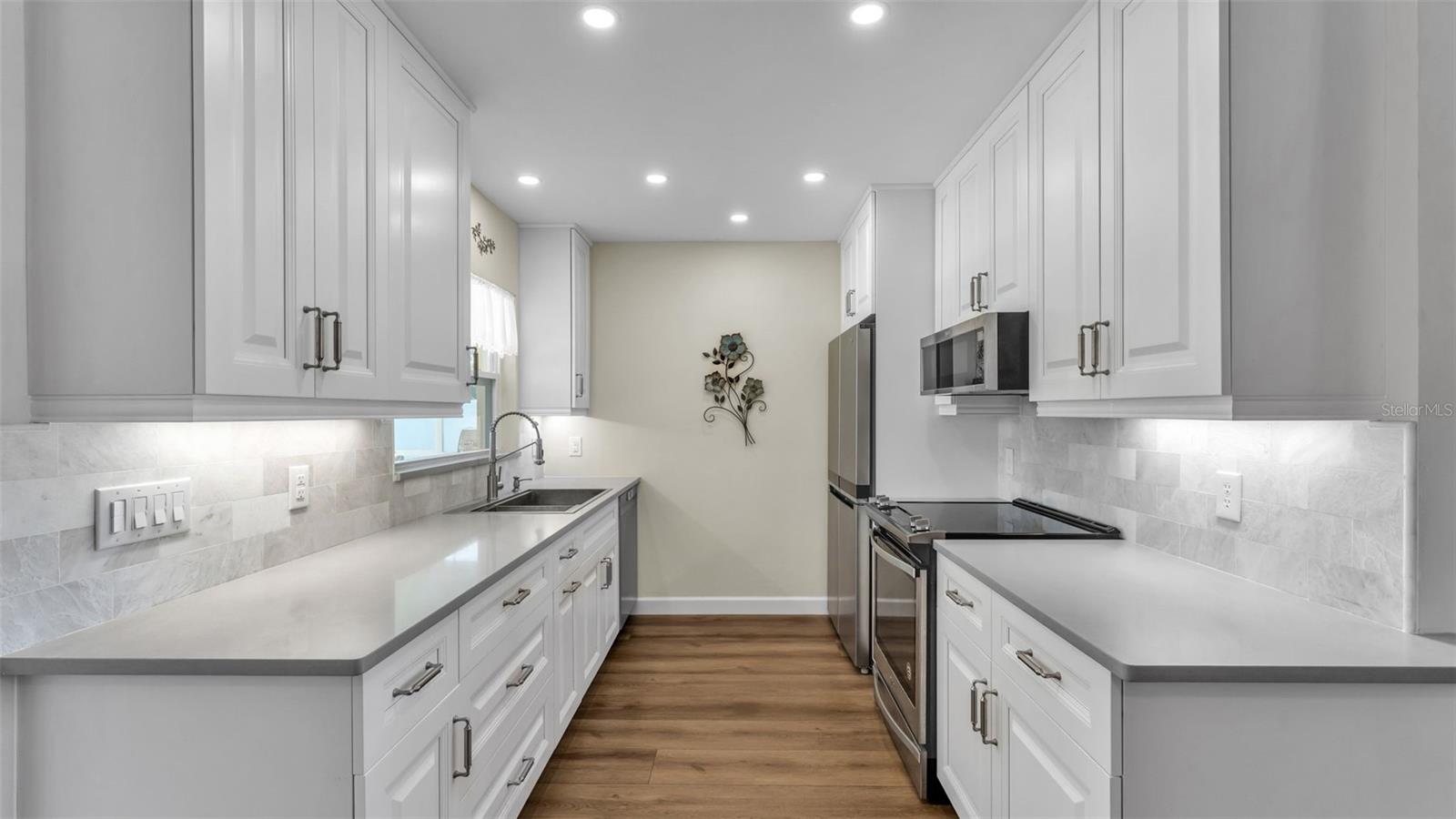 DOUGLAS MANOR ESTATES 2ND ADD - Residential