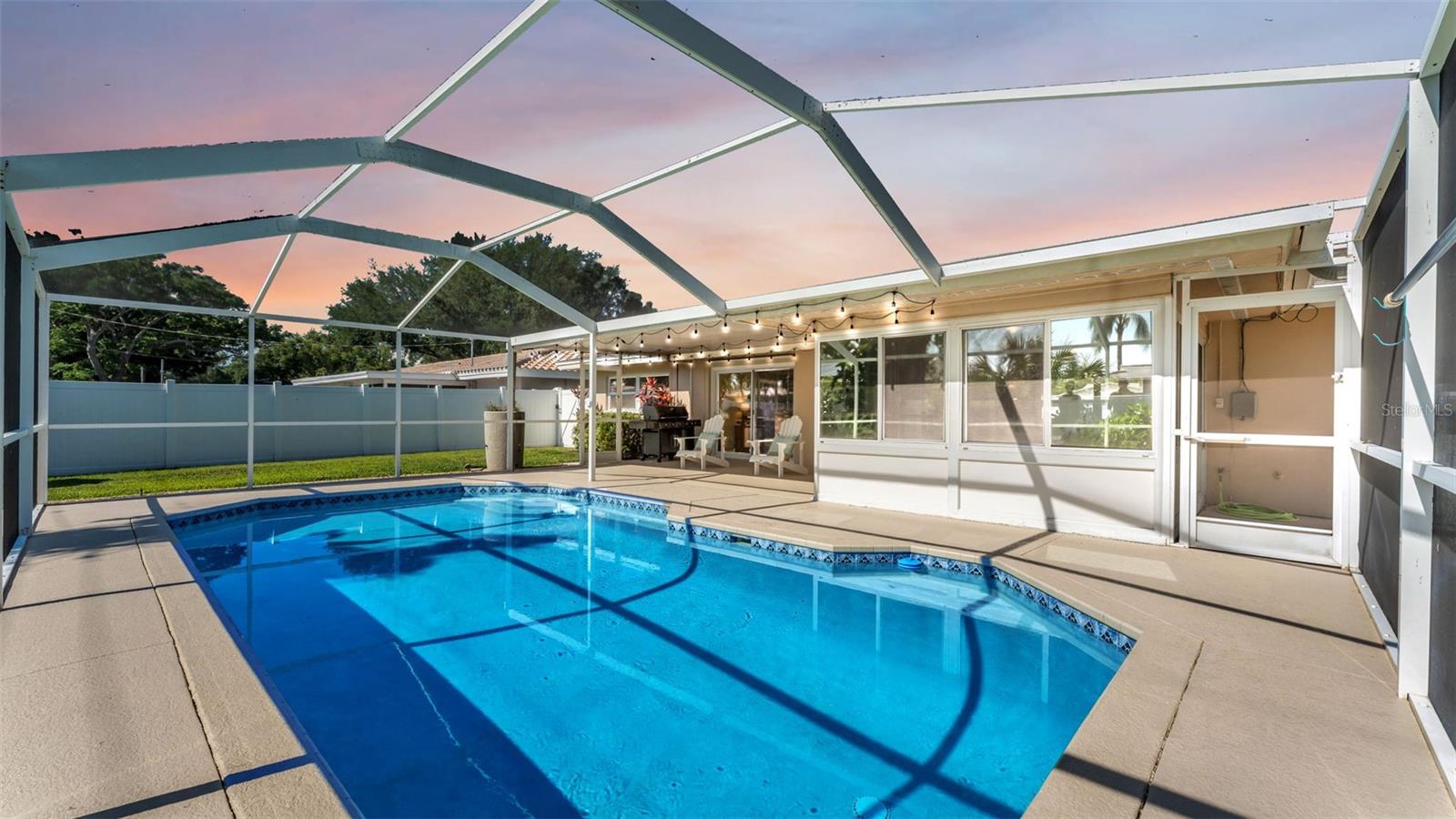 DOUGLAS MANOR ESTATES 2ND ADD - Residential