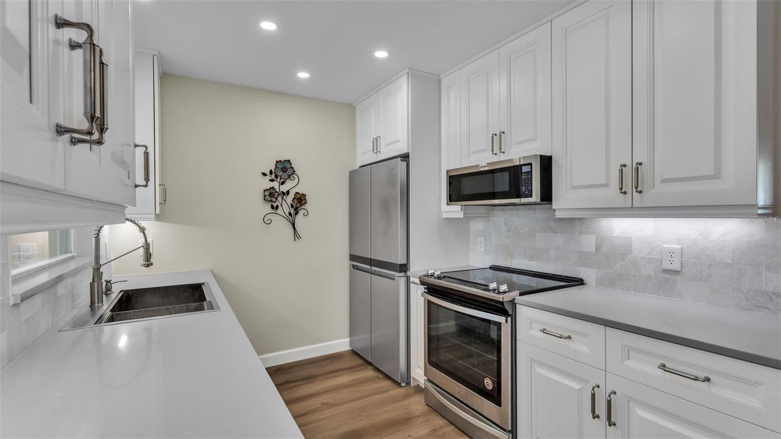 DOUGLAS MANOR ESTATES 2ND ADD - Residential