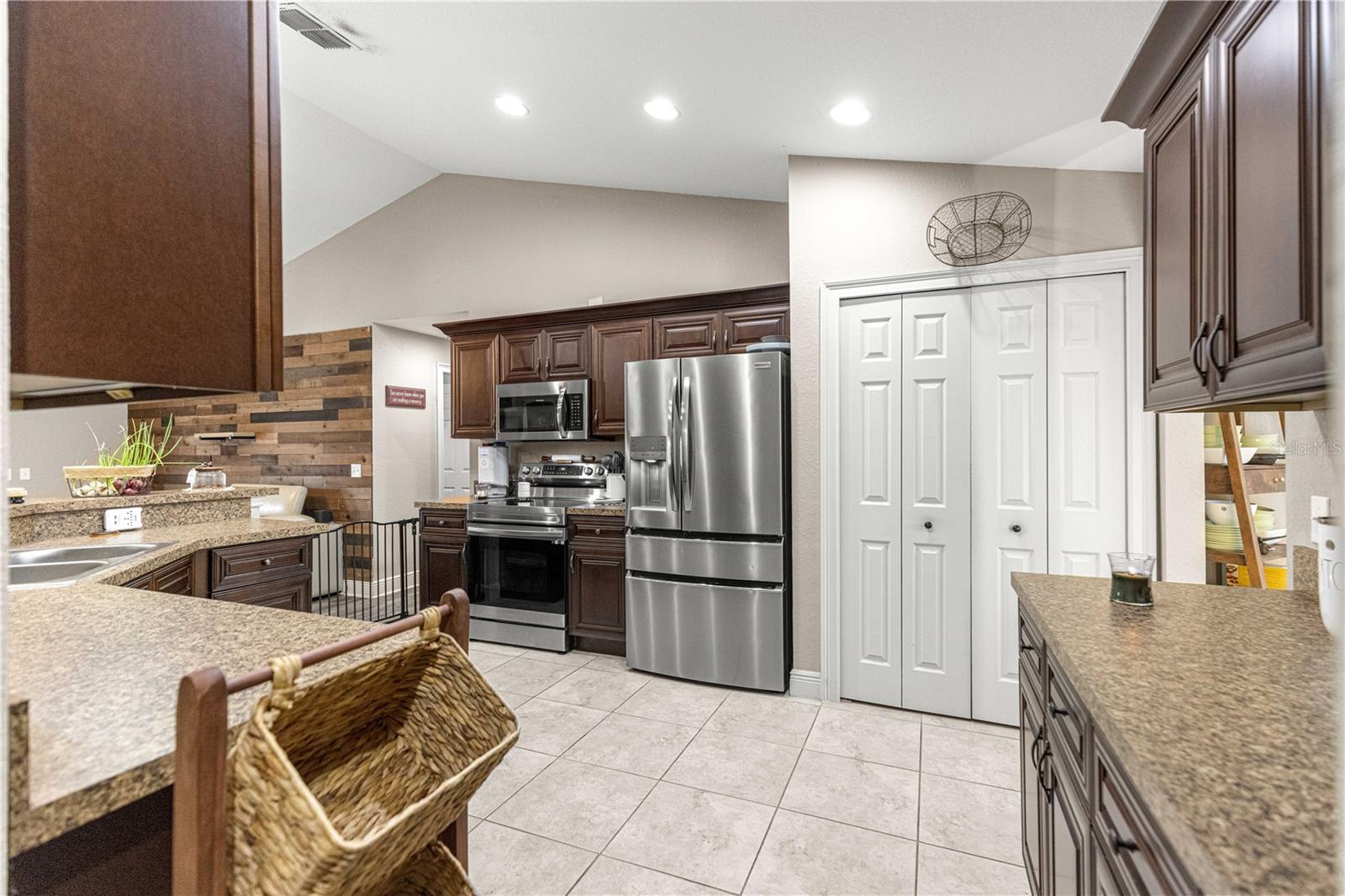 MARION OAKS UN 04 - Residential