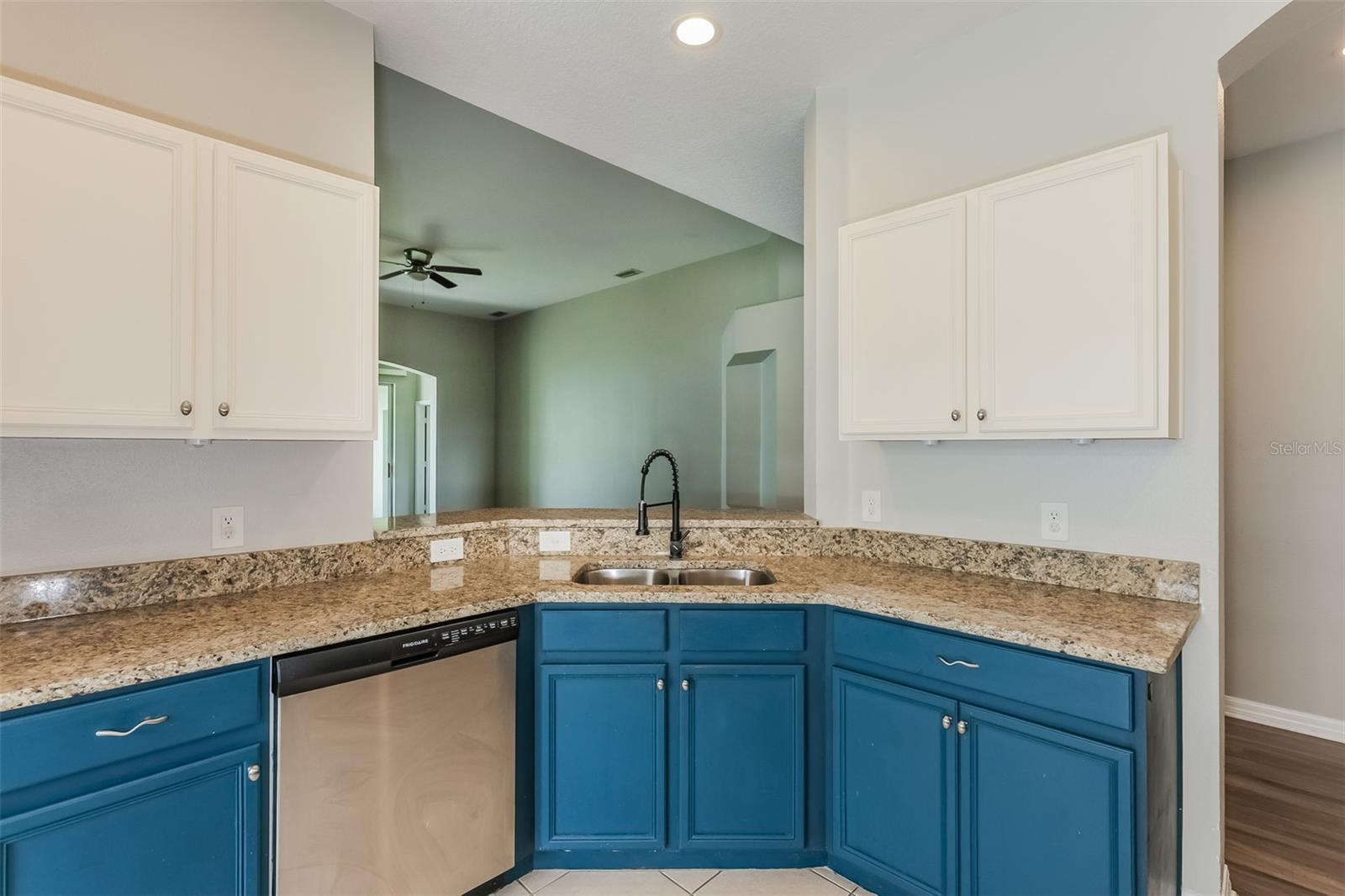 SOUTHERN OAKS GROVE - Residential