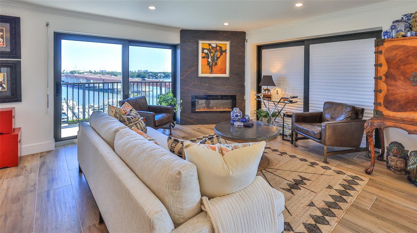 DIAMOND HEAD POINT CONDO - Residential