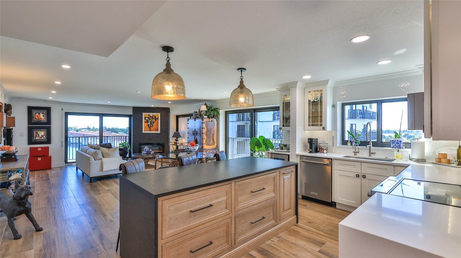 DIAMOND HEAD POINT CONDO - Residential