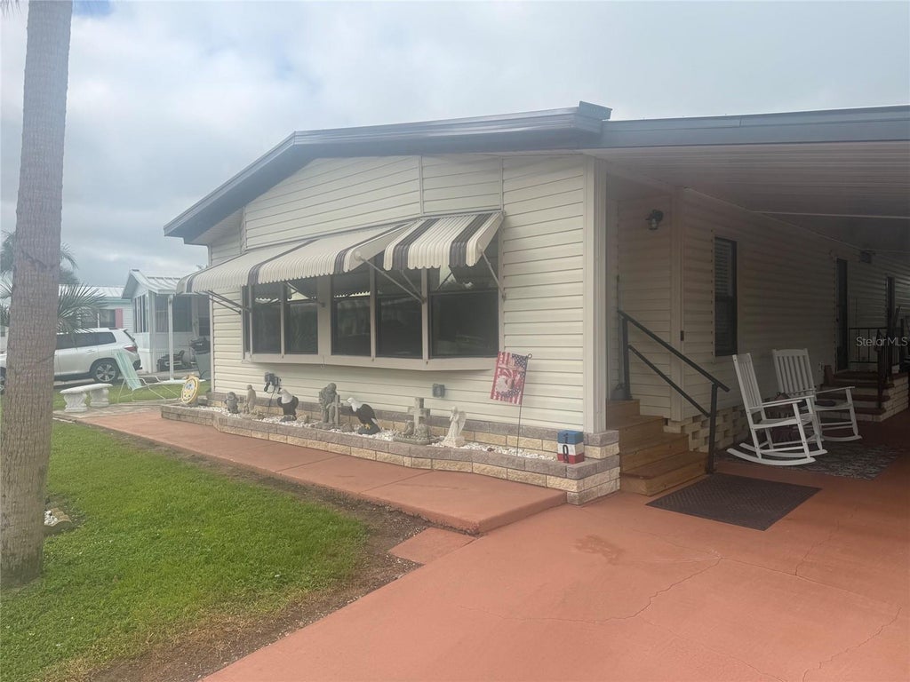 Photo of 109 N Saint Thomas Circle, Apollo Beach, FL 33572 (MLS # TB8551352)