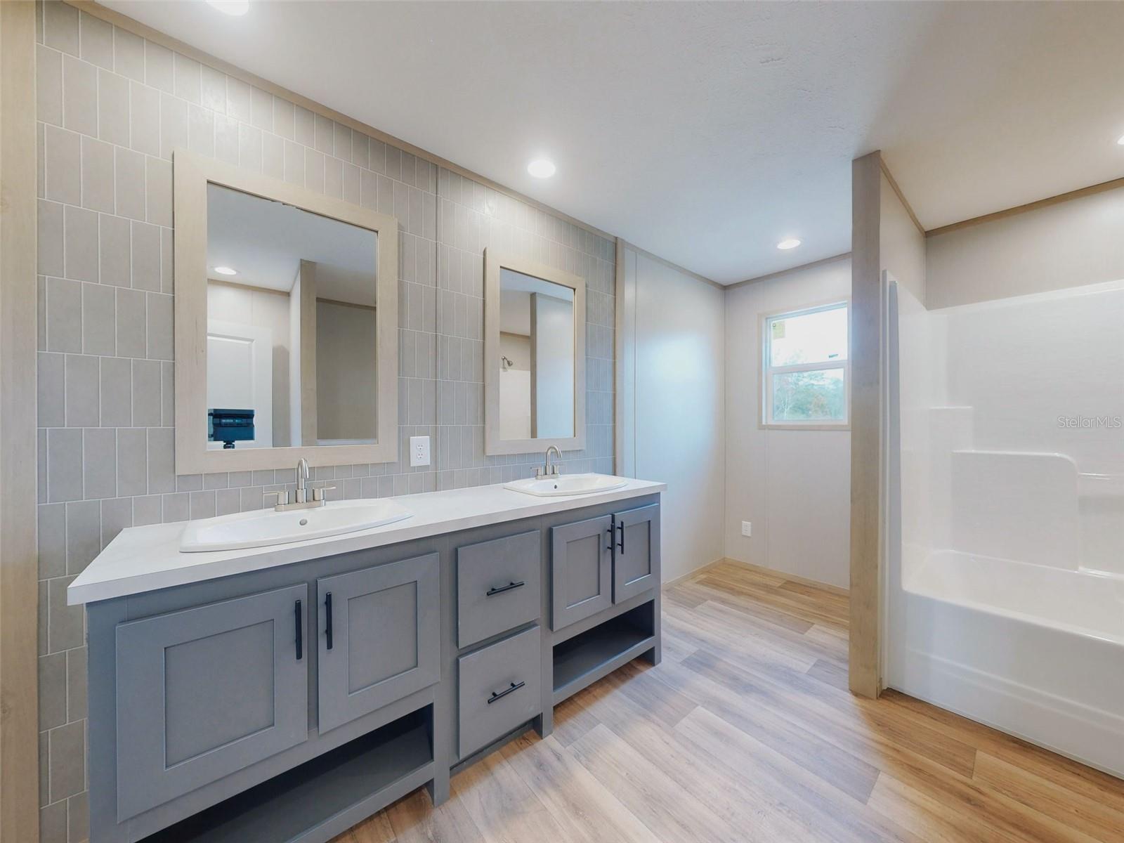 BIG TREE LAKES SEC B - Residential