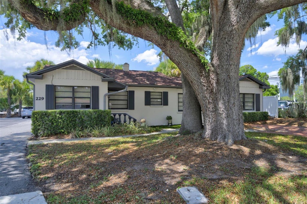Photo of 229 Pasadena Place, Orlando, FL 32803 (MLS # O6418573)