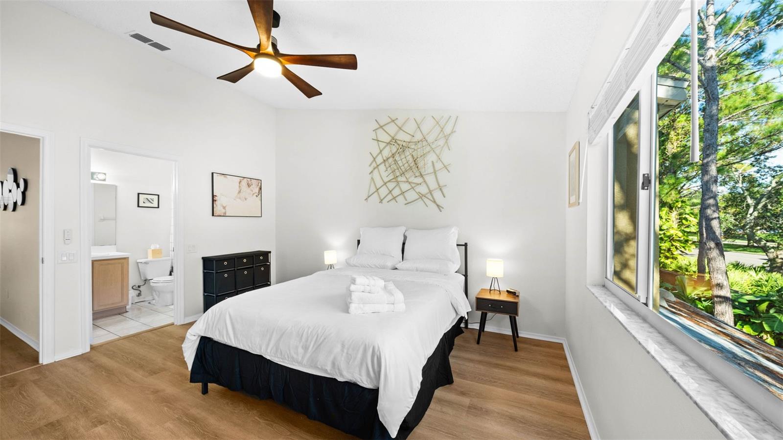 BERKELEY SQUARE - Residential Lease