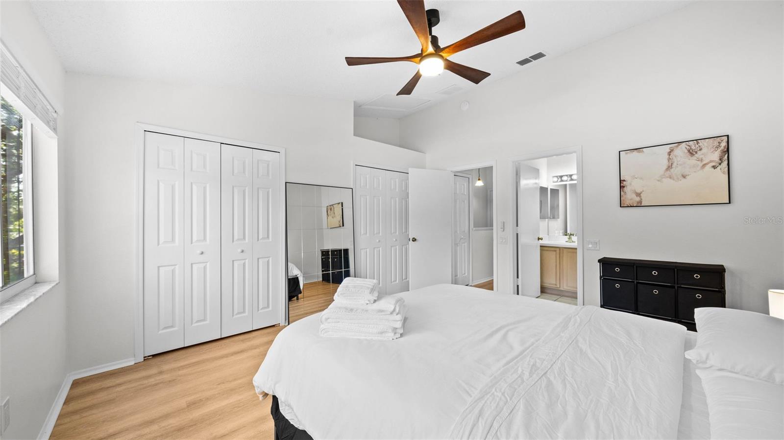 BERKELEY SQUARE - Residential Lease