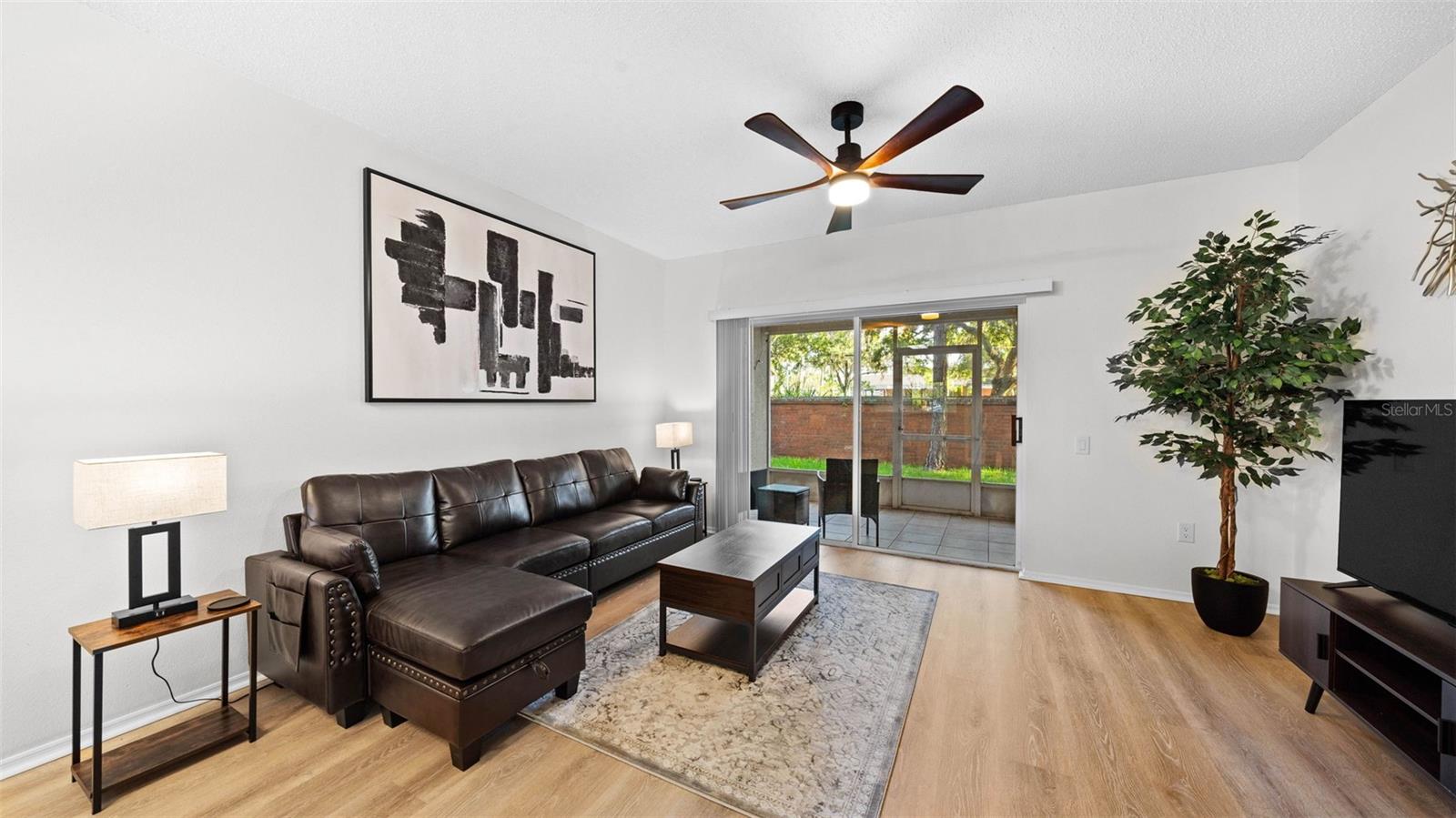 BERKELEY SQUARE - Residential Lease