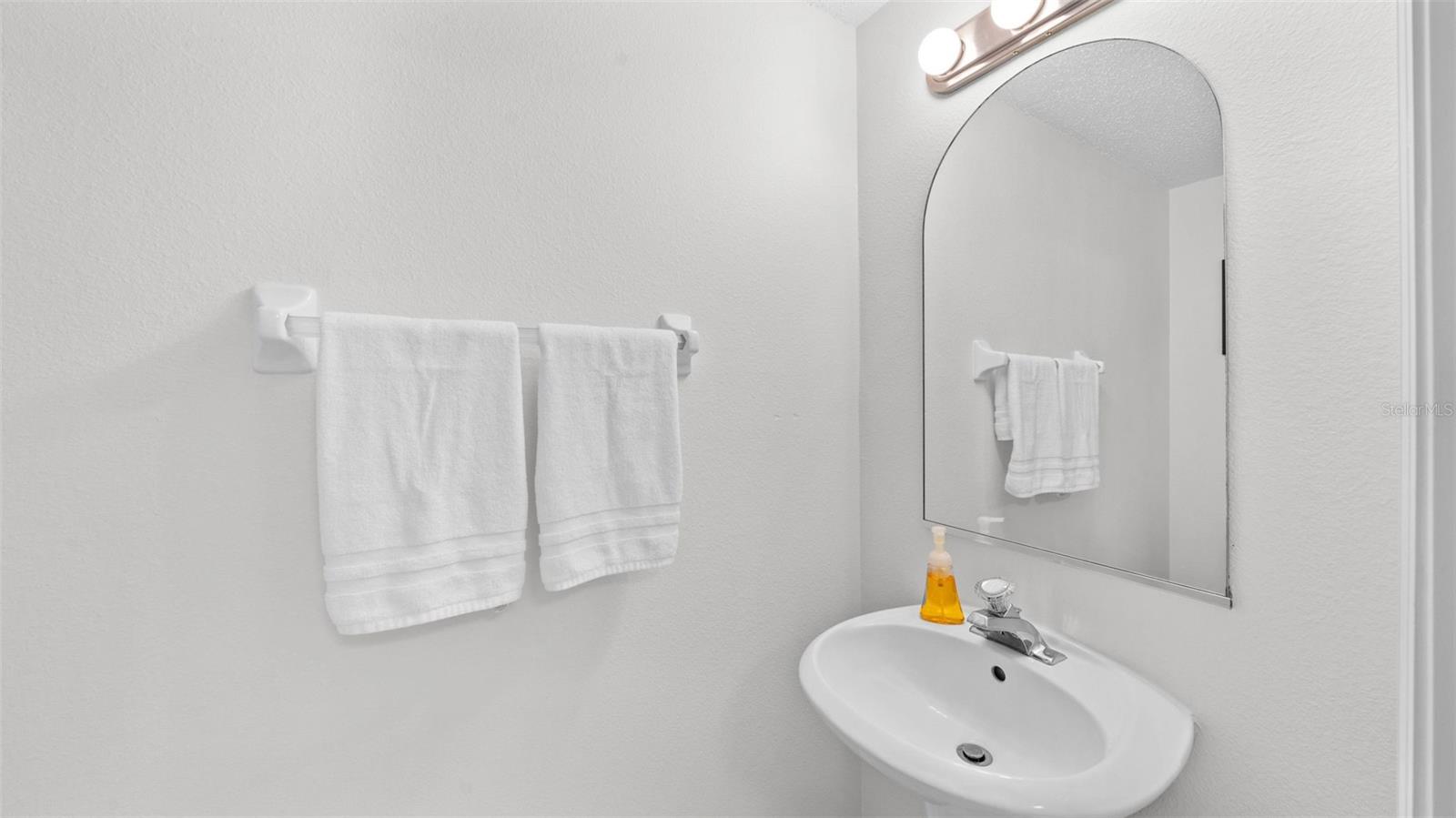 BERKELEY SQUARE - Residential Lease