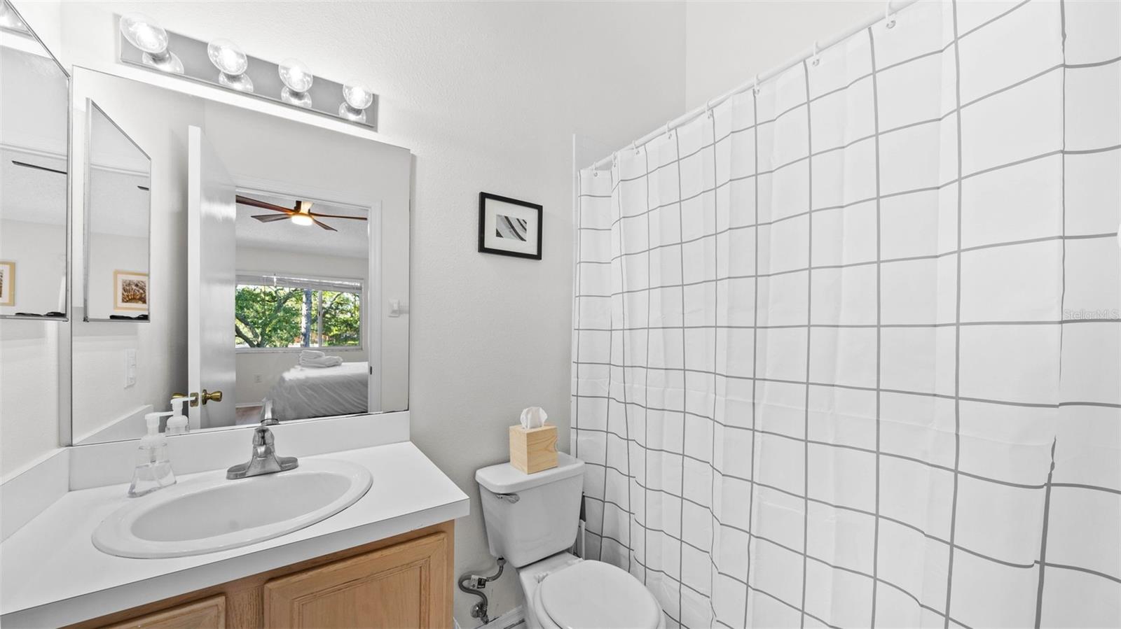 BERKELEY SQUARE - Residential Lease
