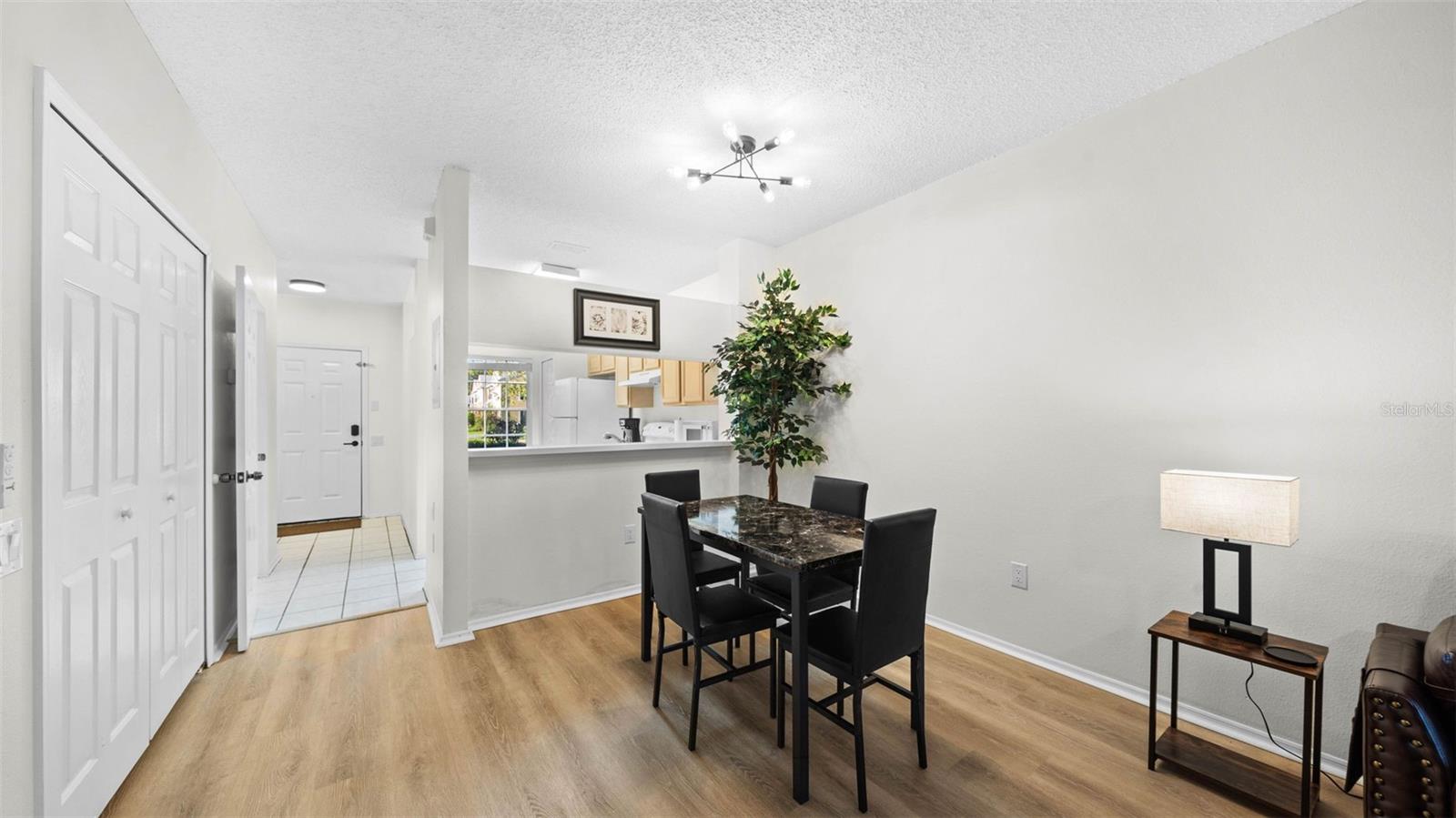 BERKELEY SQUARE - Residential Lease