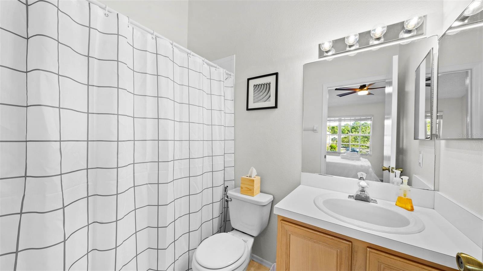 BERKELEY SQUARE - Residential Lease