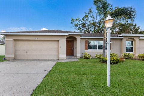 A home in PALMETTO