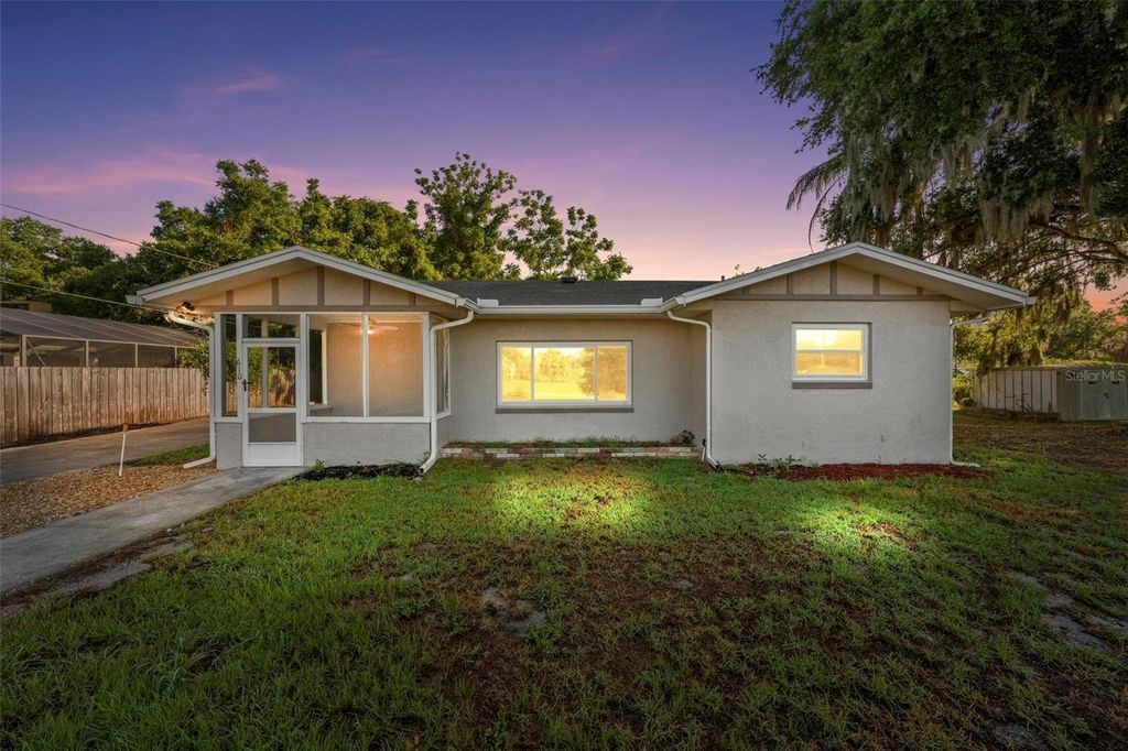 Photo of 610 W Maud Street, Tavares, FL 32778 (MLS # G5114475)