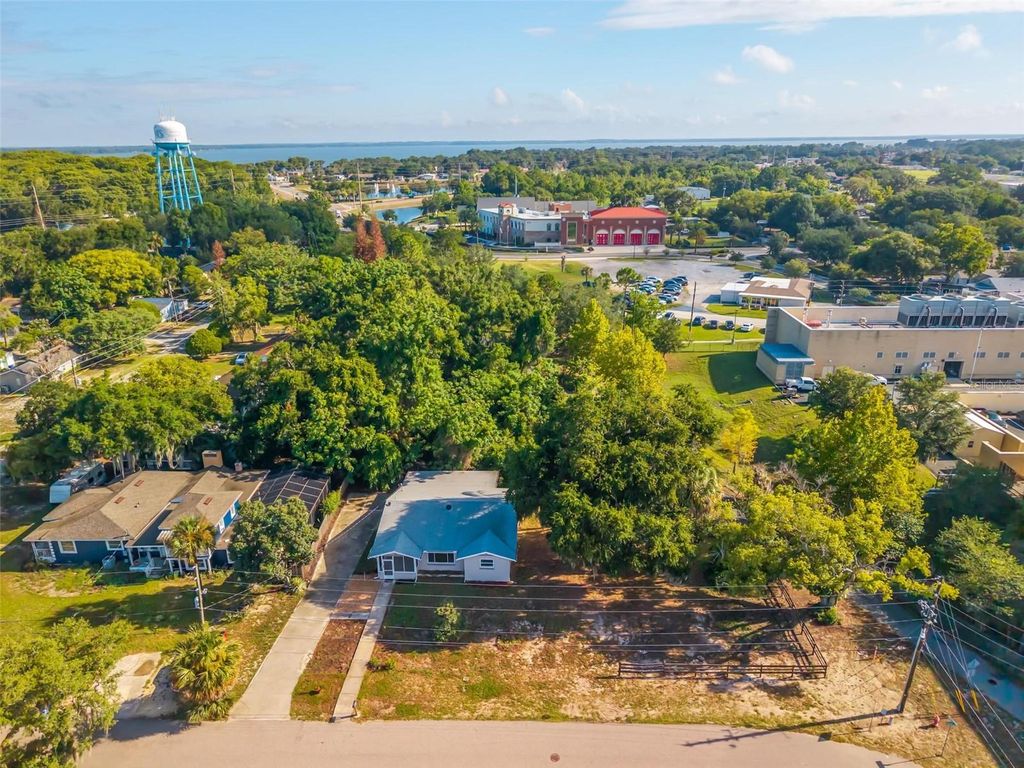 Photo of 610 W Maud Street, Tavares, FL 32778 (MLS # G5114475)