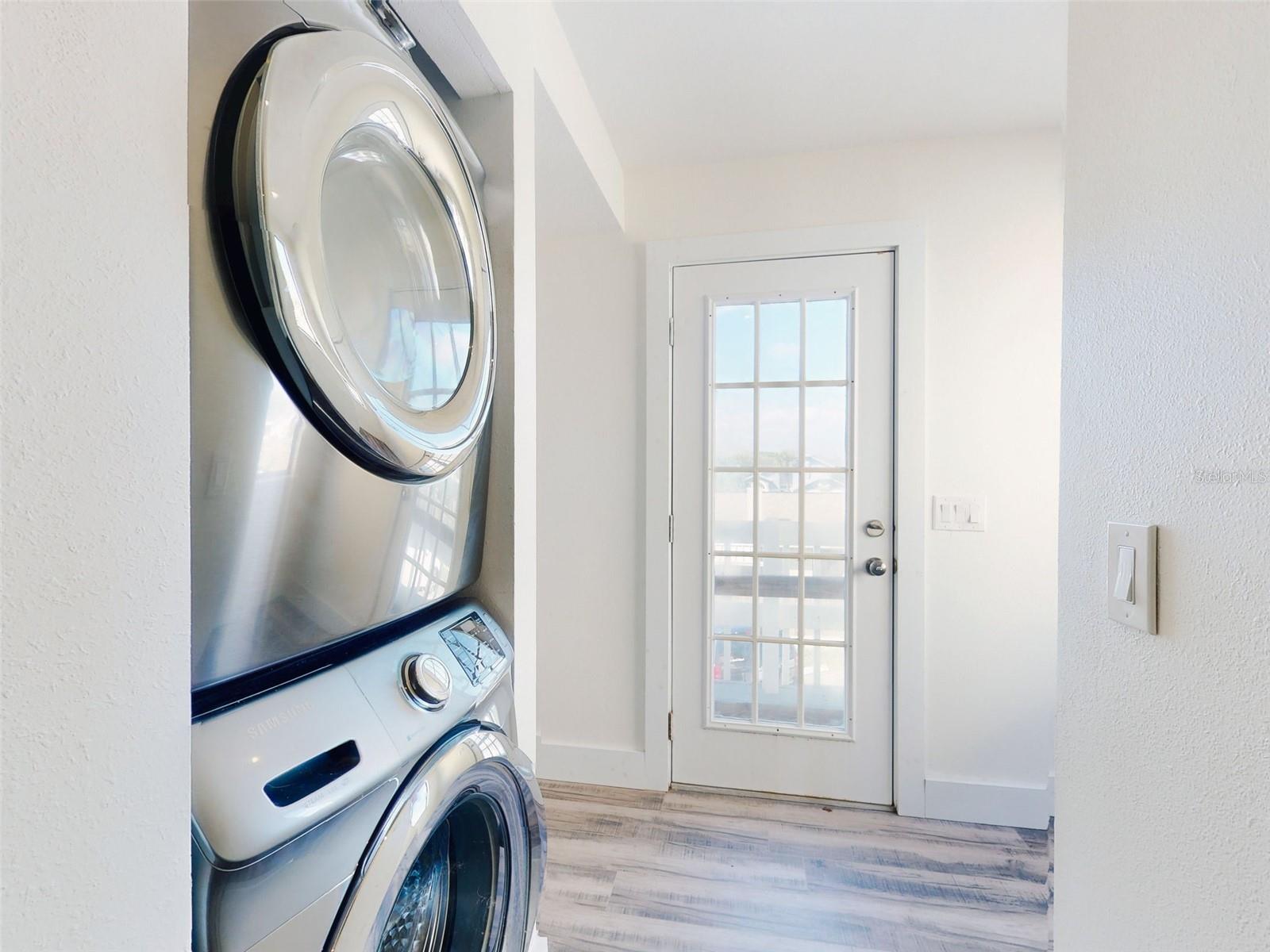 LIGHTHOUSE SHORES TWNHMS CONDO - Residential