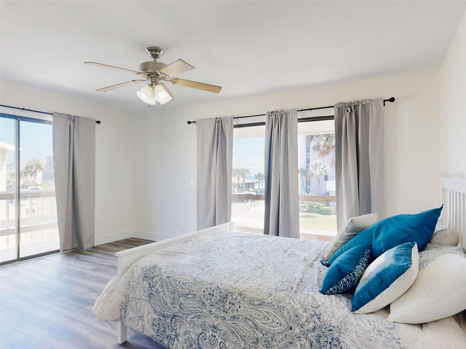 LIGHTHOUSE SHORES TWNHMS CONDO - Residential