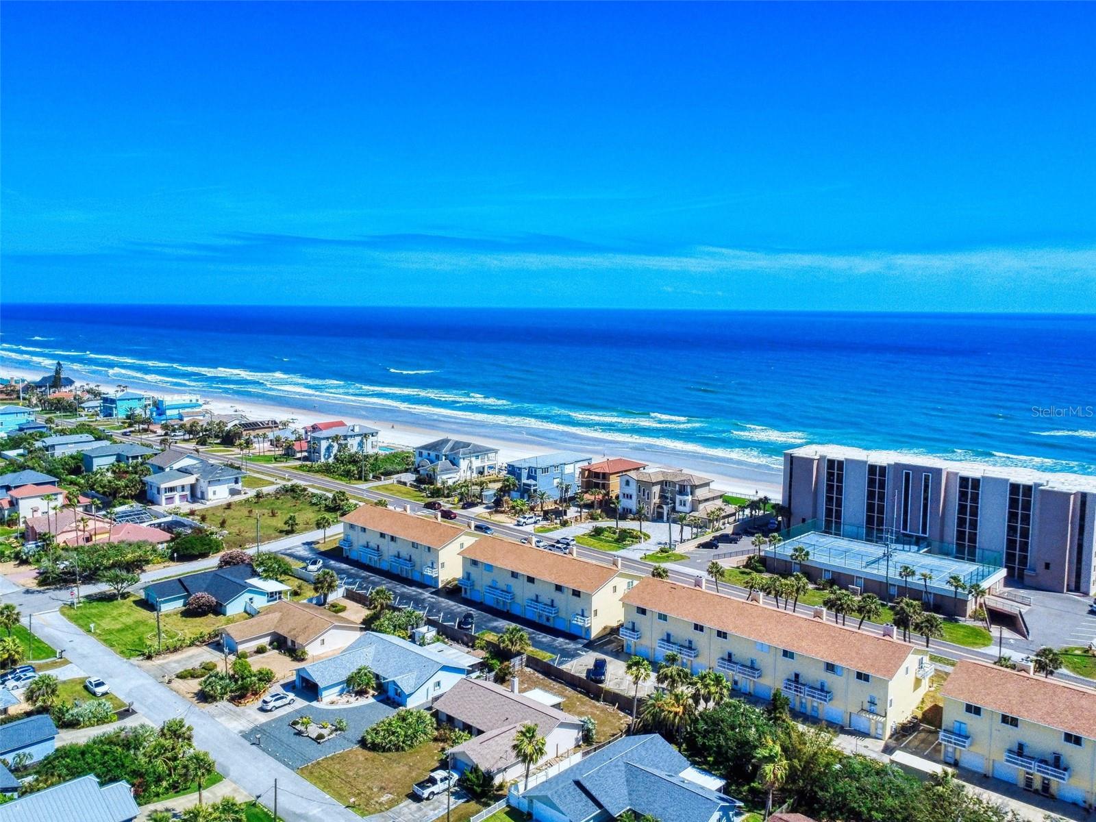 LIGHTHOUSE SHORES TWNHMS CONDO - Residential