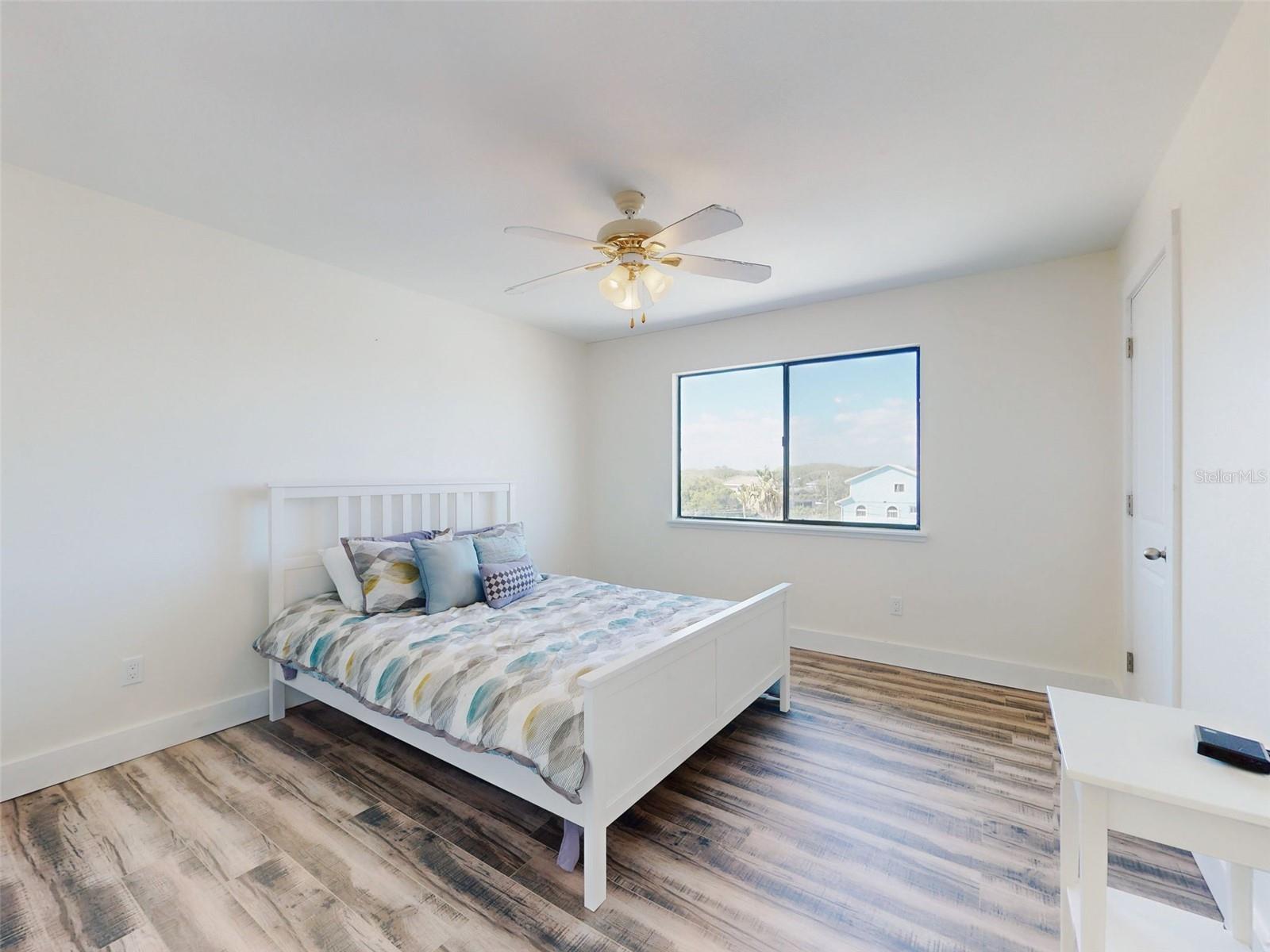 LIGHTHOUSE SHORES TWNHMS CONDO - Residential