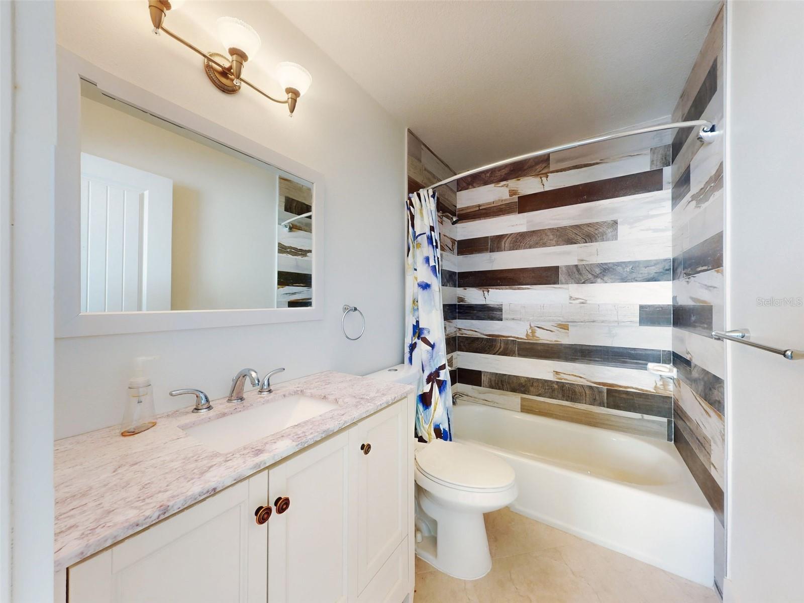 LIGHTHOUSE SHORES TWNHMS CONDO - Residential