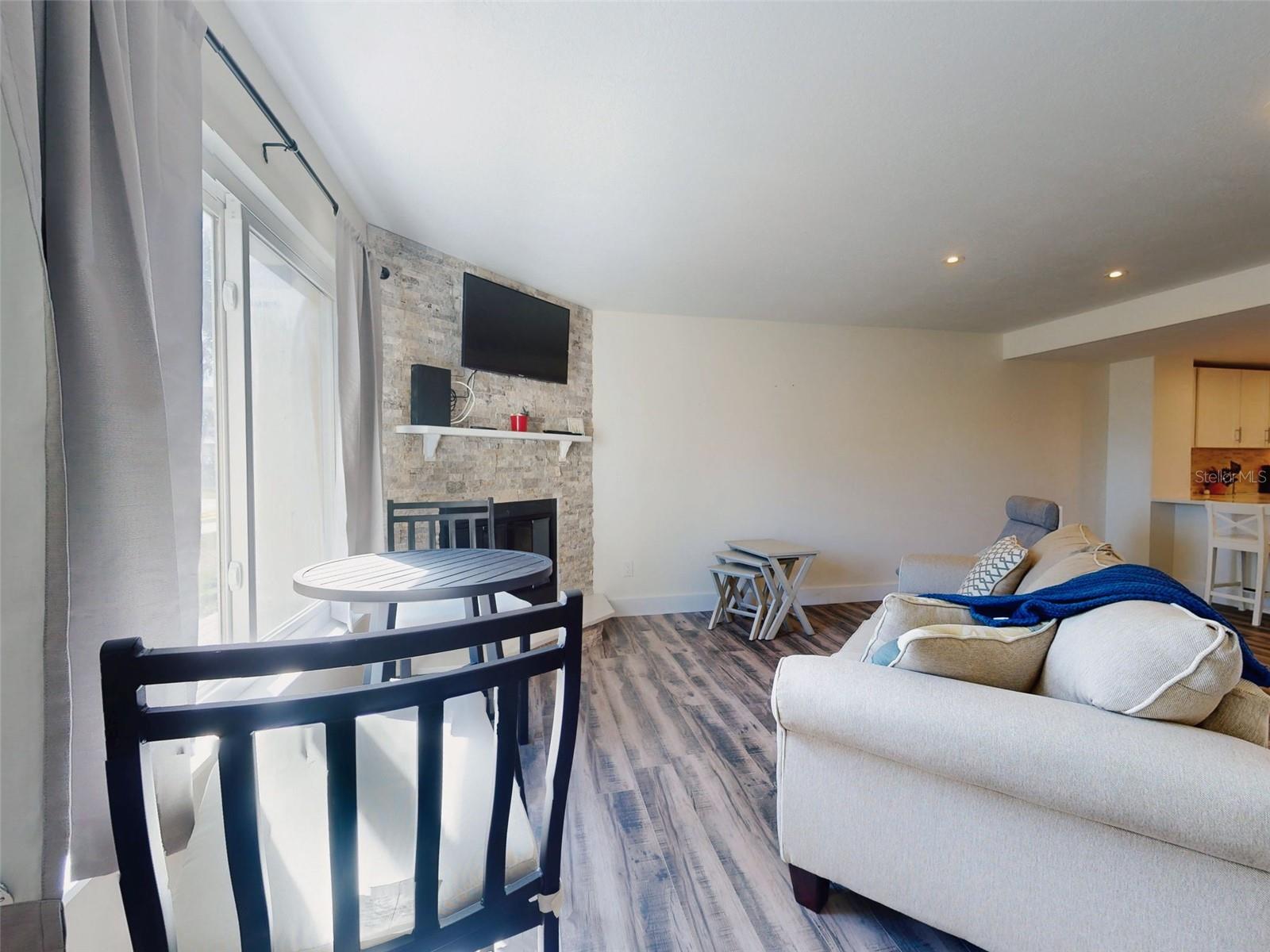 LIGHTHOUSE SHORES TWNHMS CONDO - Residential