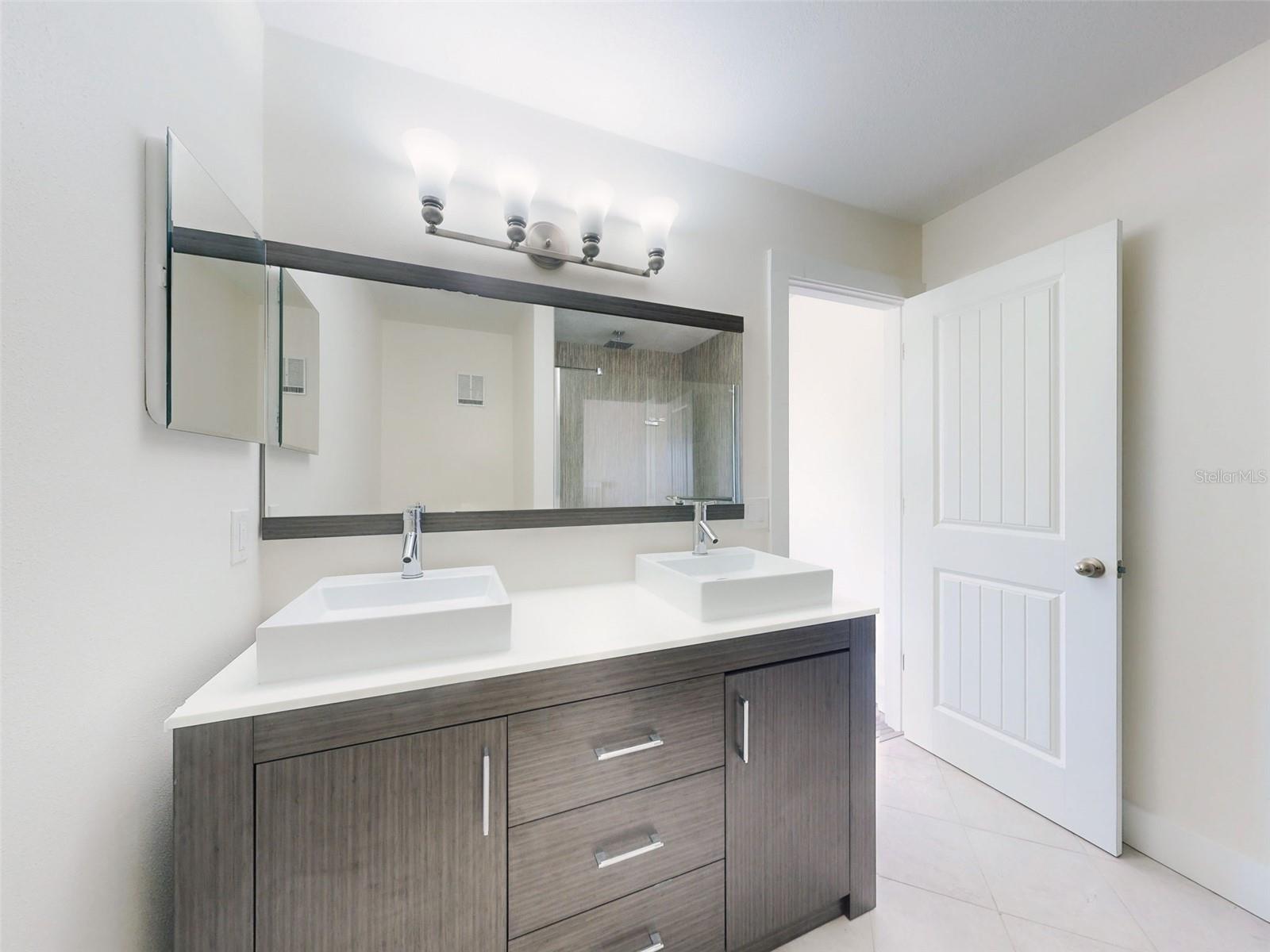 LIGHTHOUSE SHORES TWNHMS CONDO - Residential