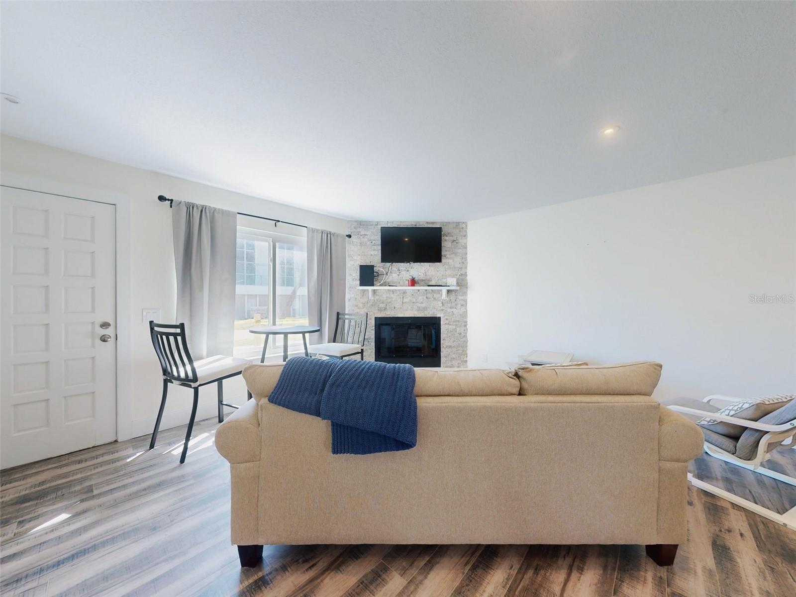 LIGHTHOUSE SHORES TWNHMS CONDO - Residential