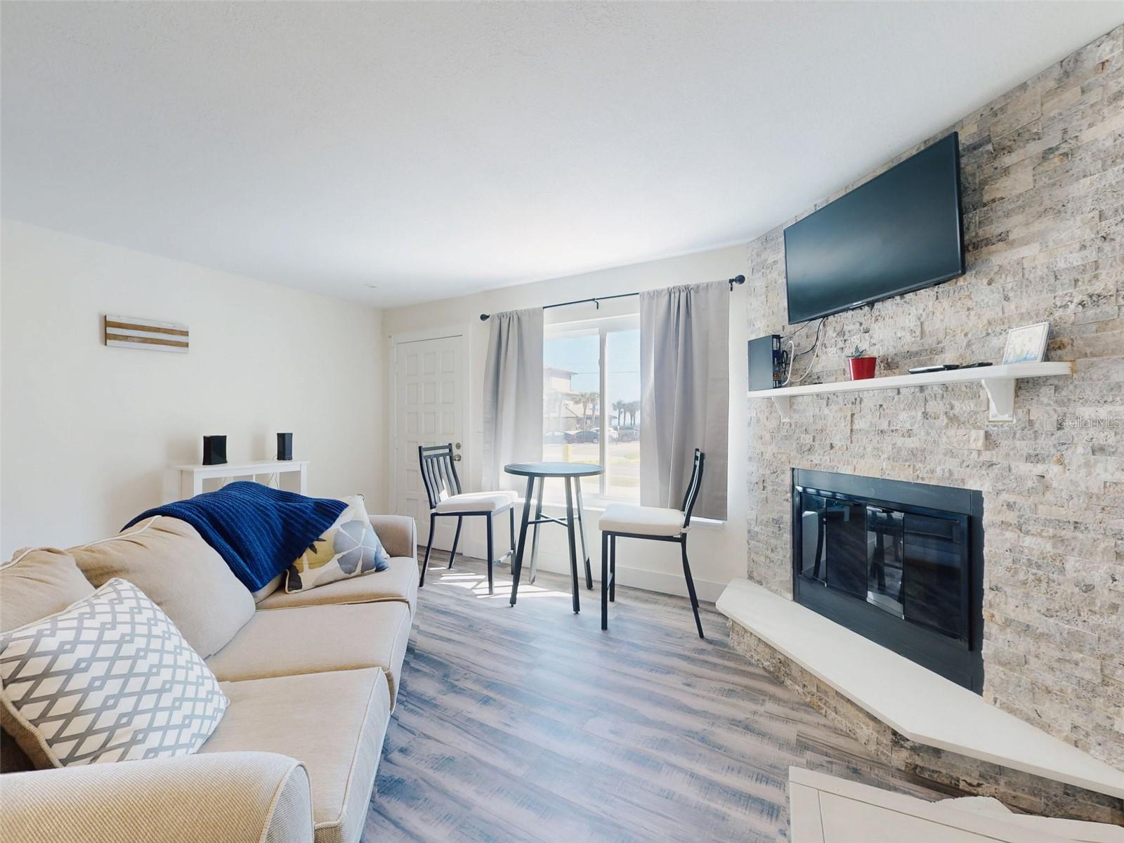 LIGHTHOUSE SHORES TWNHMS CONDO - Residential