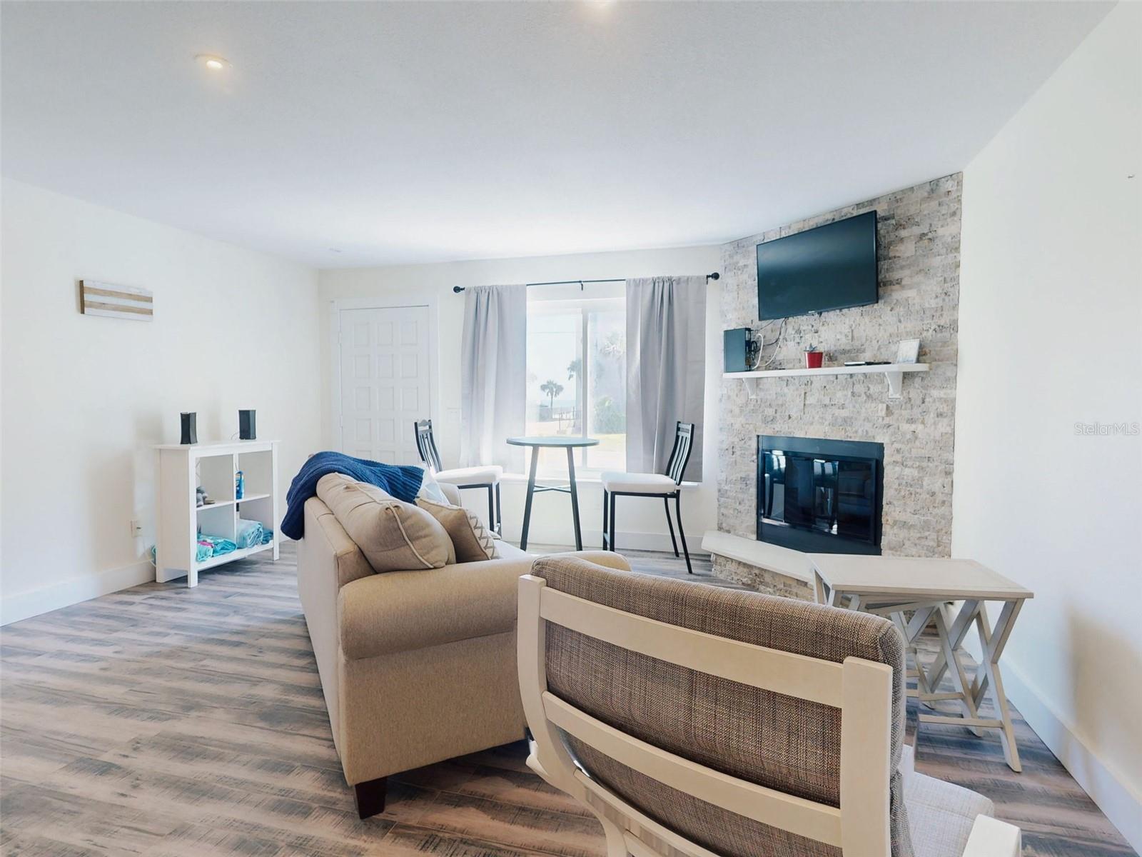 LIGHTHOUSE SHORES TWNHMS CONDO - Residential