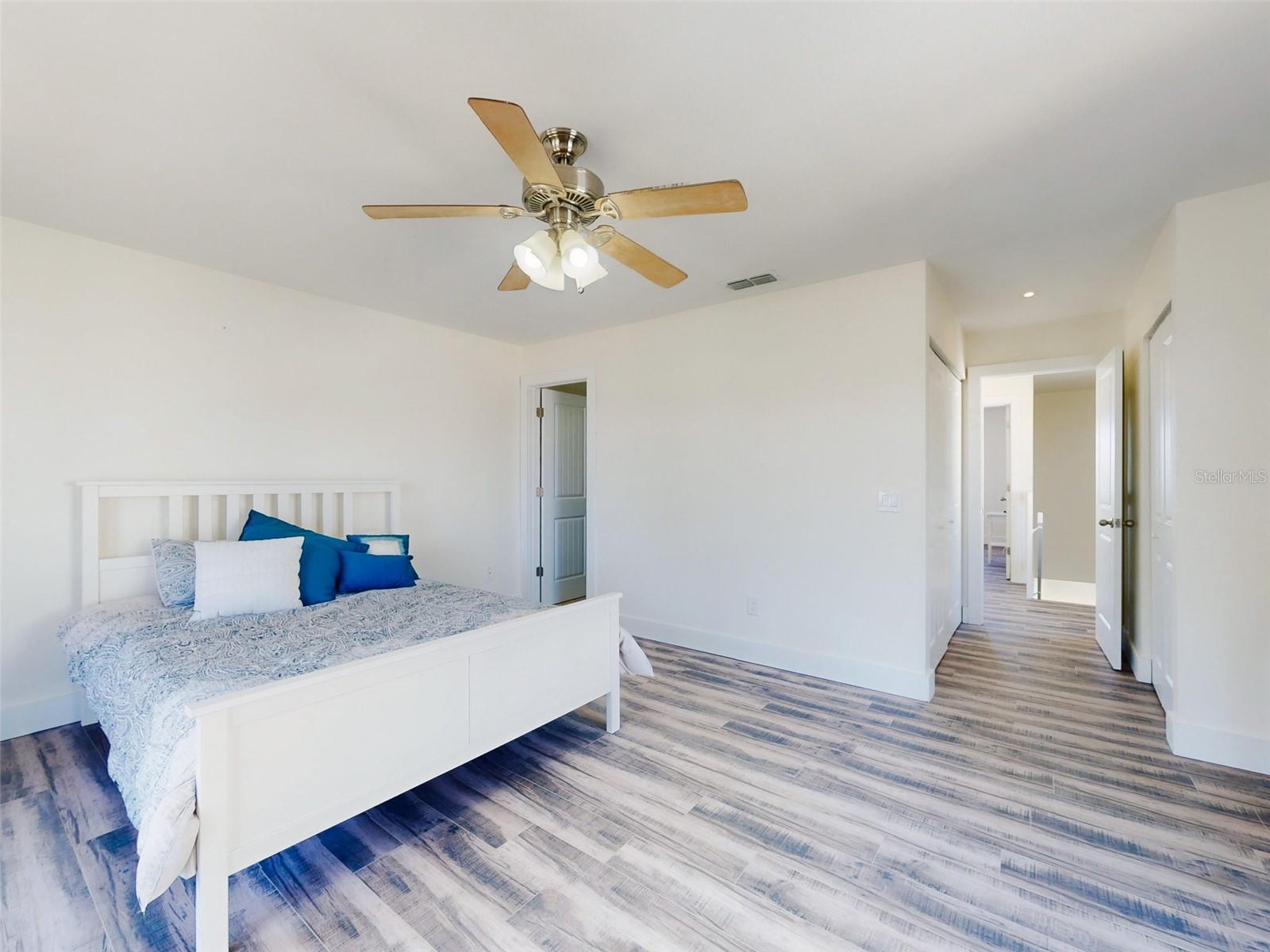 LIGHTHOUSE SHORES TWNHMS CONDO - Residential