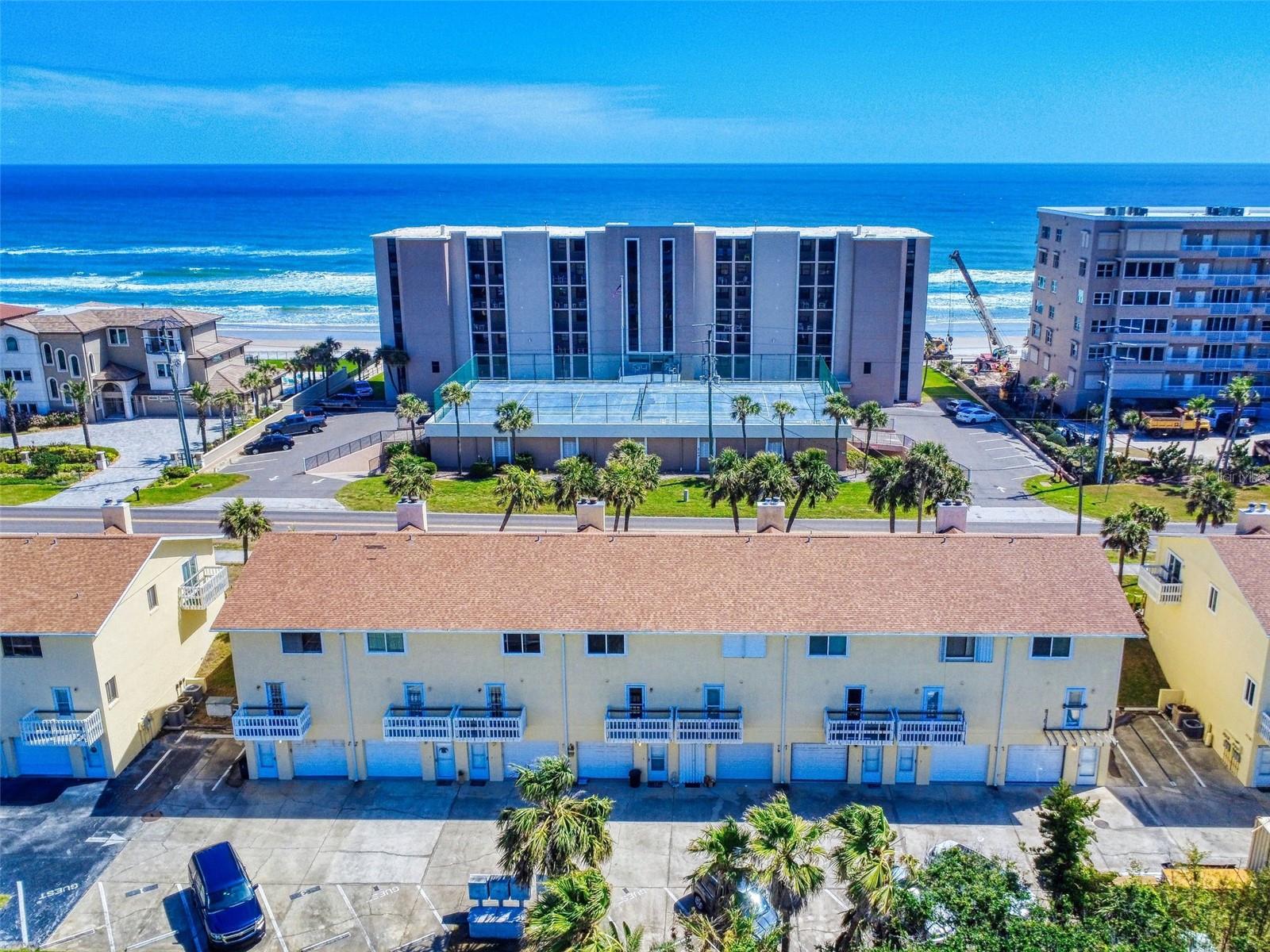 LIGHTHOUSE SHORES TWNHMS CONDO - Residential