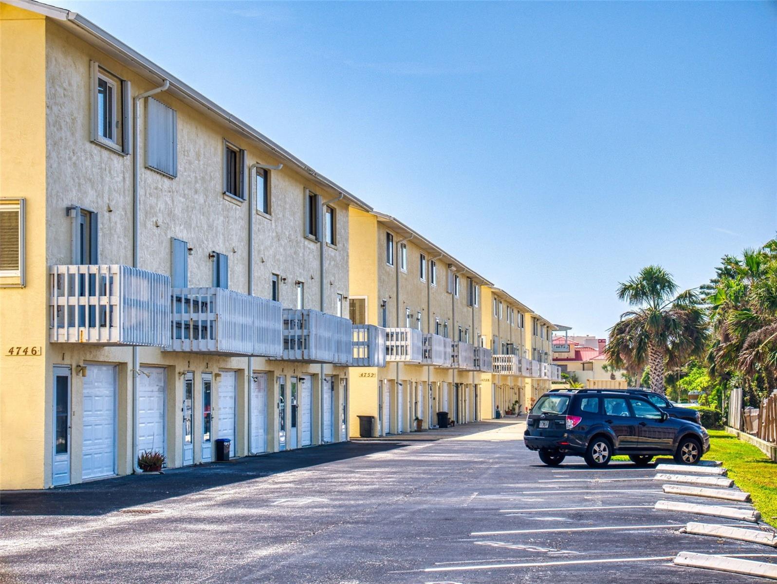 LIGHTHOUSE SHORES TWNHMS CONDO - Residential