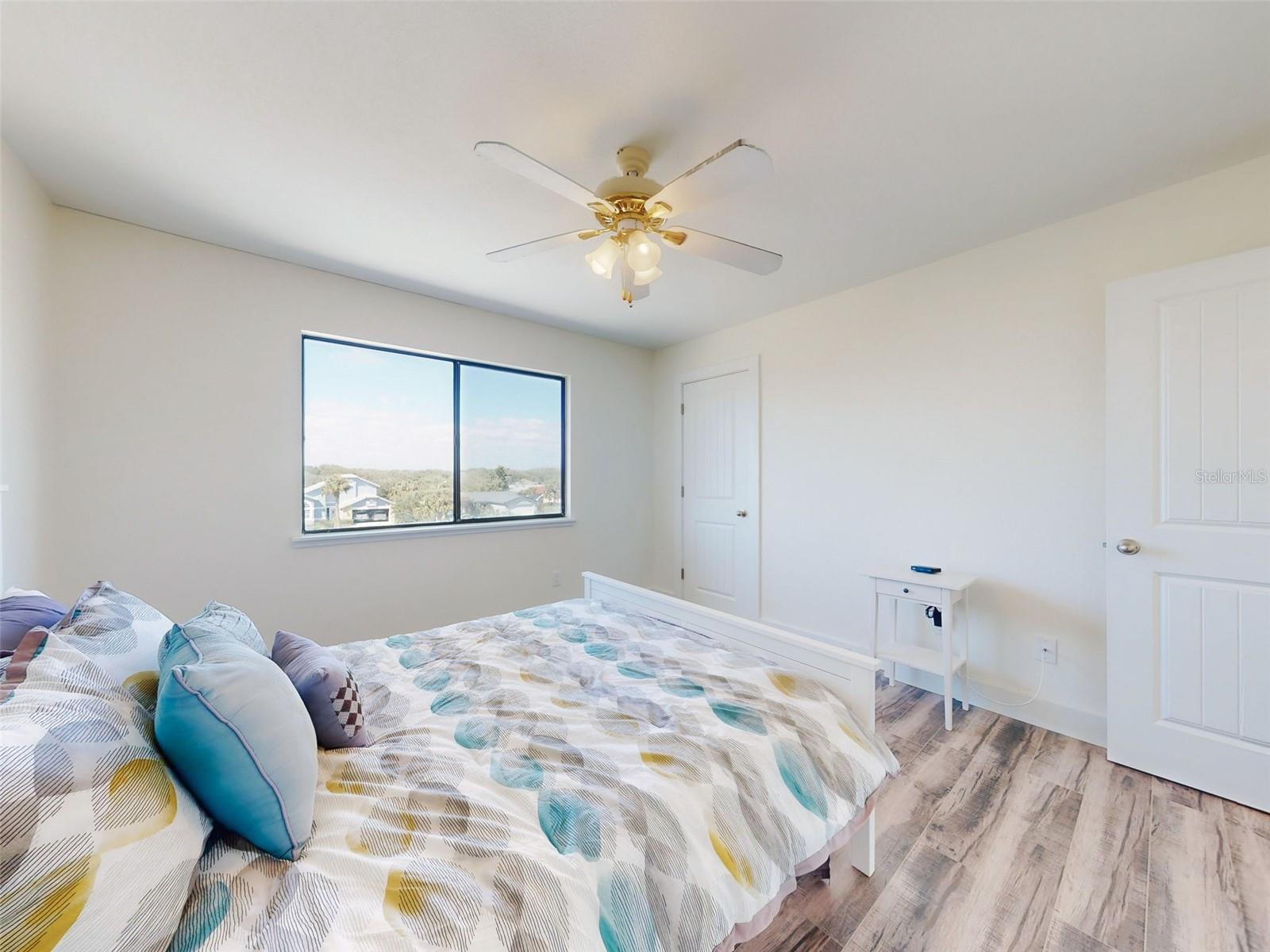 LIGHTHOUSE SHORES TWNHMS CONDO - Residential