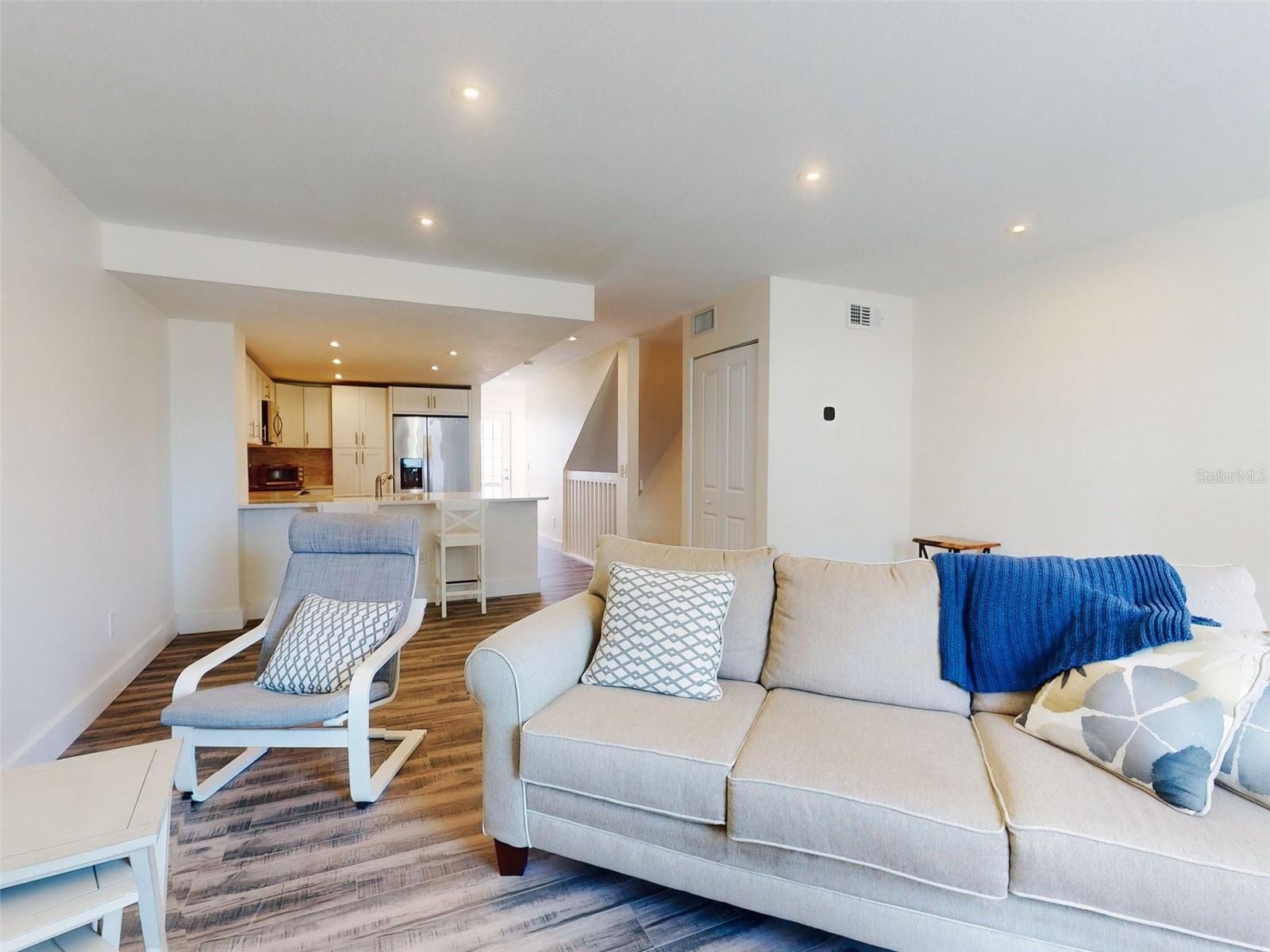 LIGHTHOUSE SHORES TWNHMS CONDO - Residential