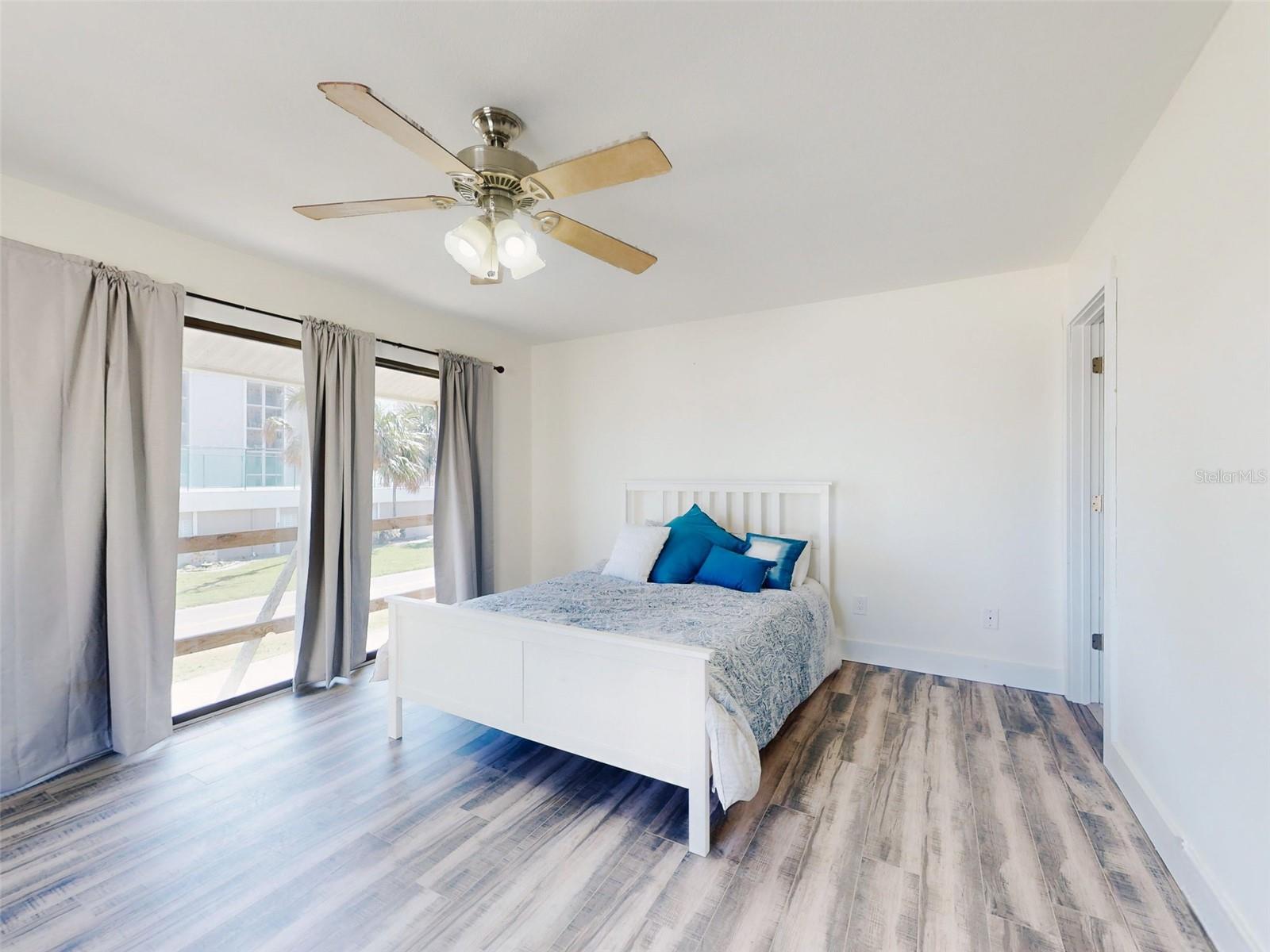 LIGHTHOUSE SHORES TWNHMS CONDO - Residential