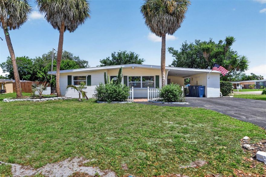 Opportunity awaits! This 2-bedroom, 1-bathroom home is full of potential and ready for your vision. Whether you’re an investor, flipper, or buyer looking to create your dream space, this property offers the perfect canvas for a full renovation. With no HOA or deed restrictions, you’ll enjoy the flexibility to make it your own without added limitations.
Conveniently located near State College of Florida and the renowned IMG Academy, this home is also just a short 15-minute drive to the beautiful beaches of Coquina Beach and Anna Maria Island. Commuting and travel are a breeze with Sarasota-Bradenton International Airport just a short drive away.
Don’t miss this chance to invest in a property with great location and endless possibilities!