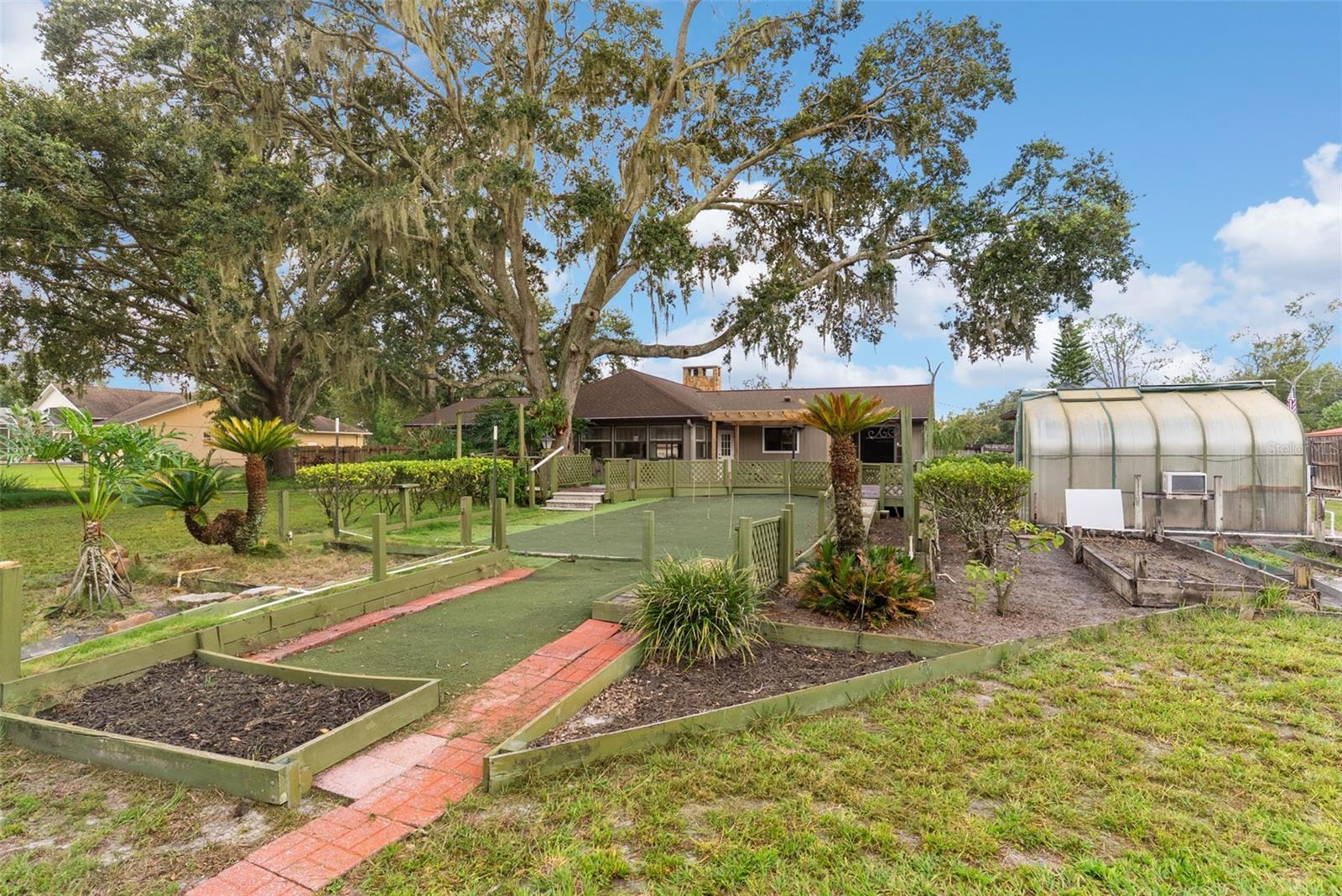 COUNTRY TRAILS - Residential