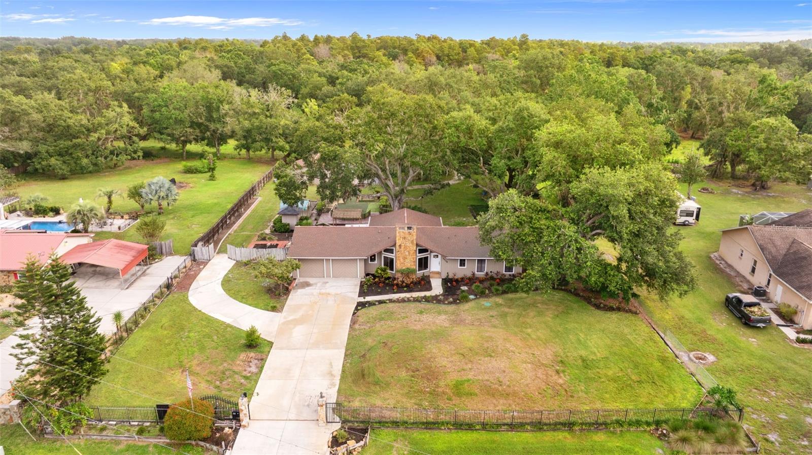 COUNTRY TRAILS - Residential