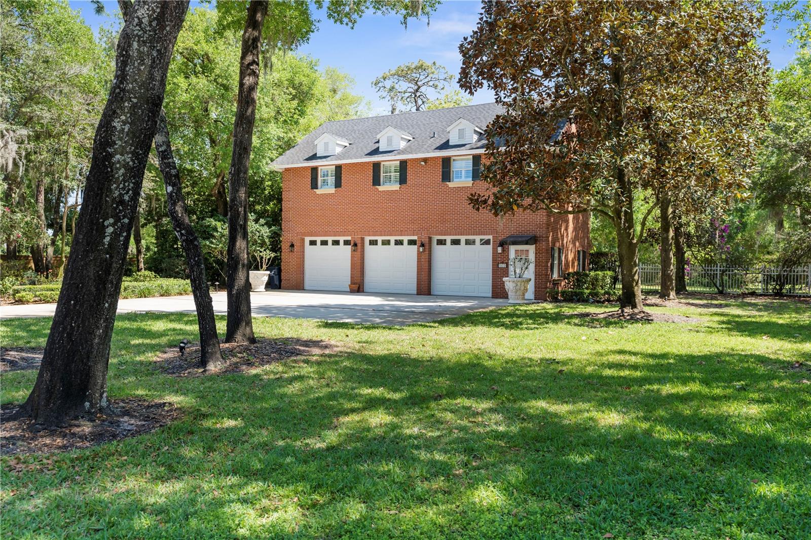 5411 LAZY OAKS LANE