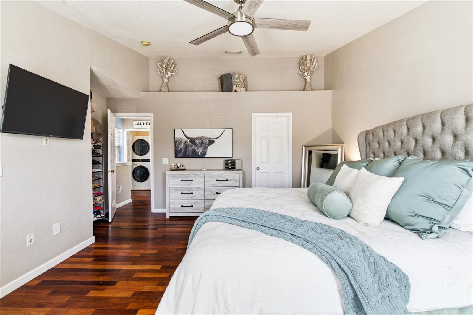 COUNTRY CHASE - Residential