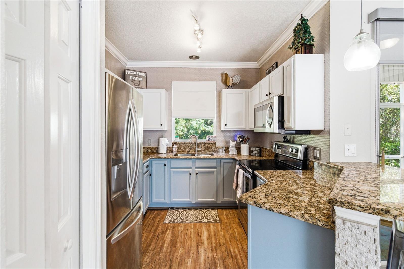 COUNTRY CHASE - Residential