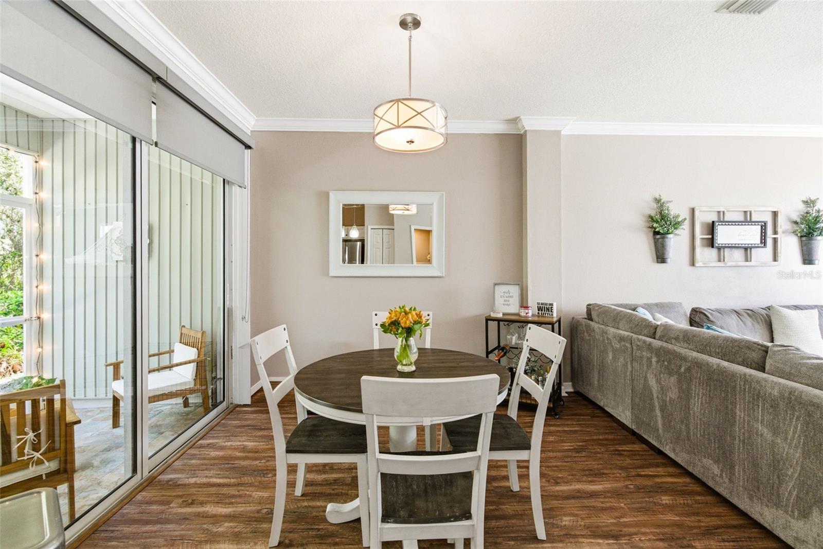 COUNTRY CHASE - Residential